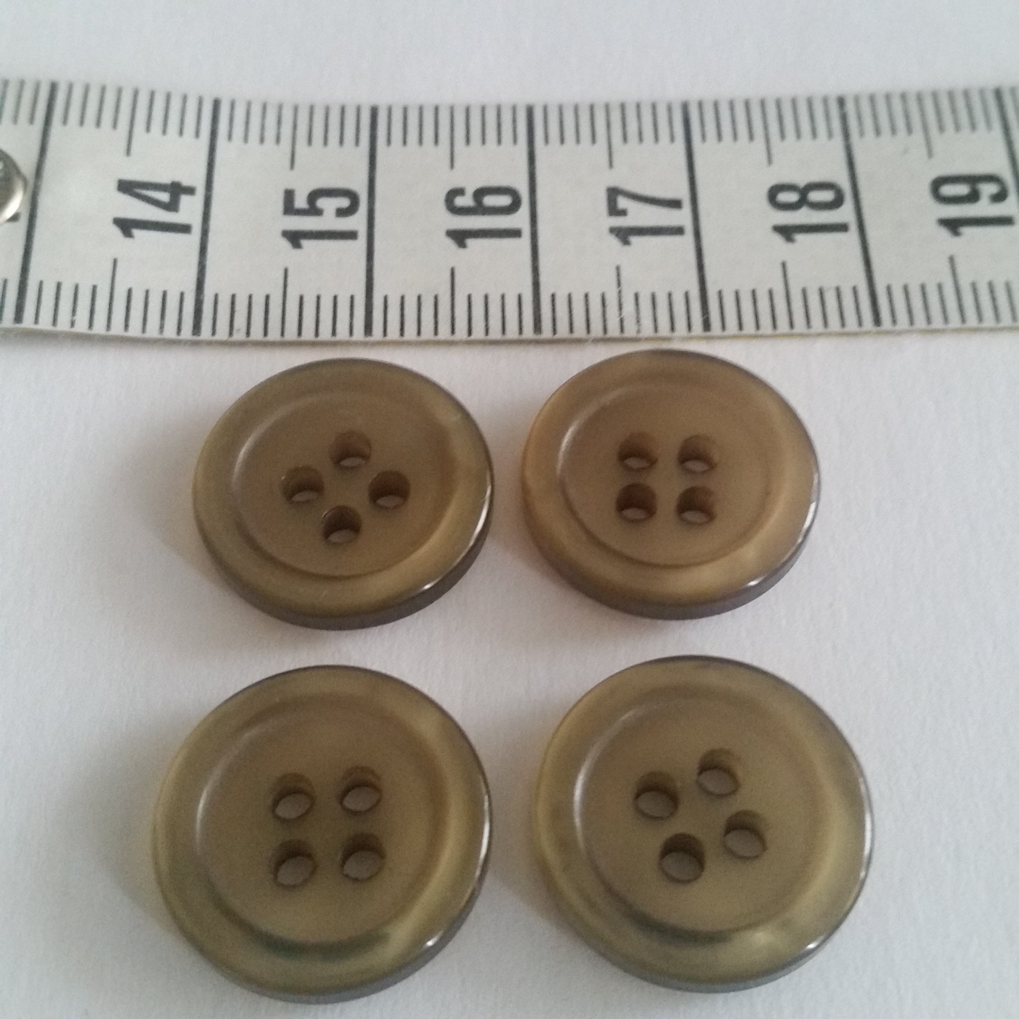 Knappar, 4 st, 16 mm, brun, mörk beige, sömnad, sy, 4 hål, oanvända