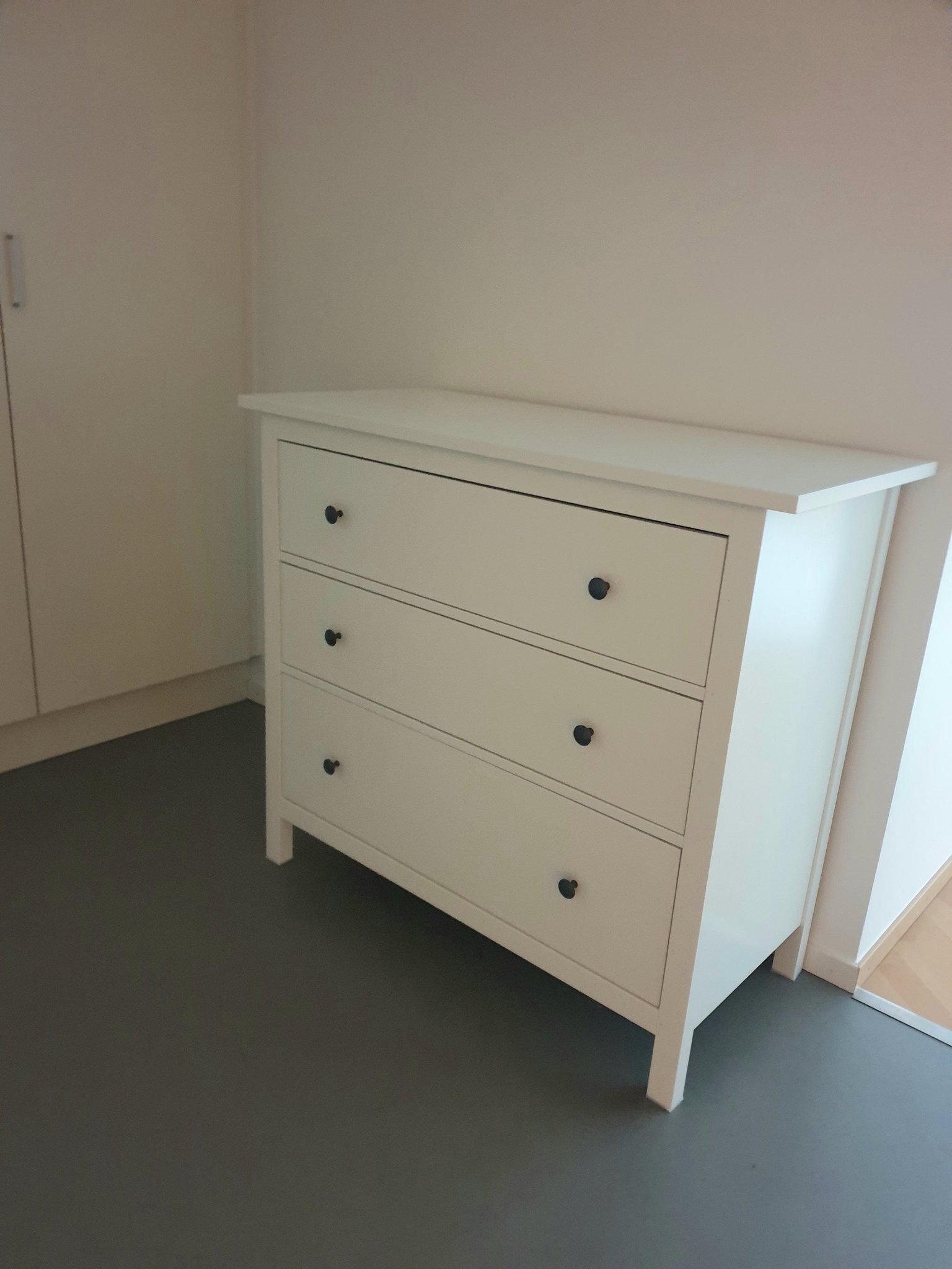 Hemnes byrå från IKEA helt ny inköpt maj 2020 (410196956 Fin byrå & Ikea poäng fåtölj björk | Göteborg | Ikea, Byrå