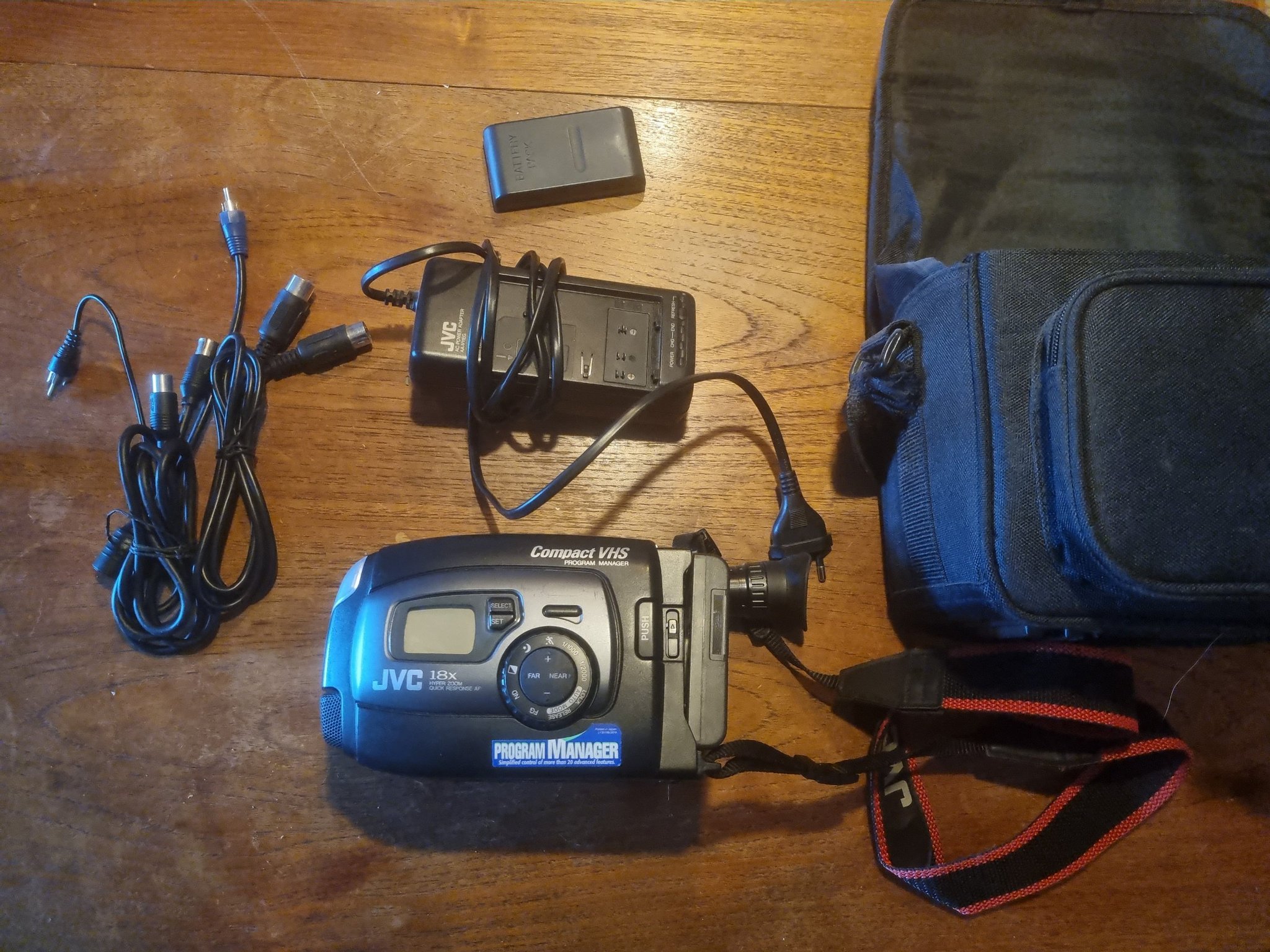 Se produkter som liknar JVC Vintage Camcorder Y2K Com.. på Tradera