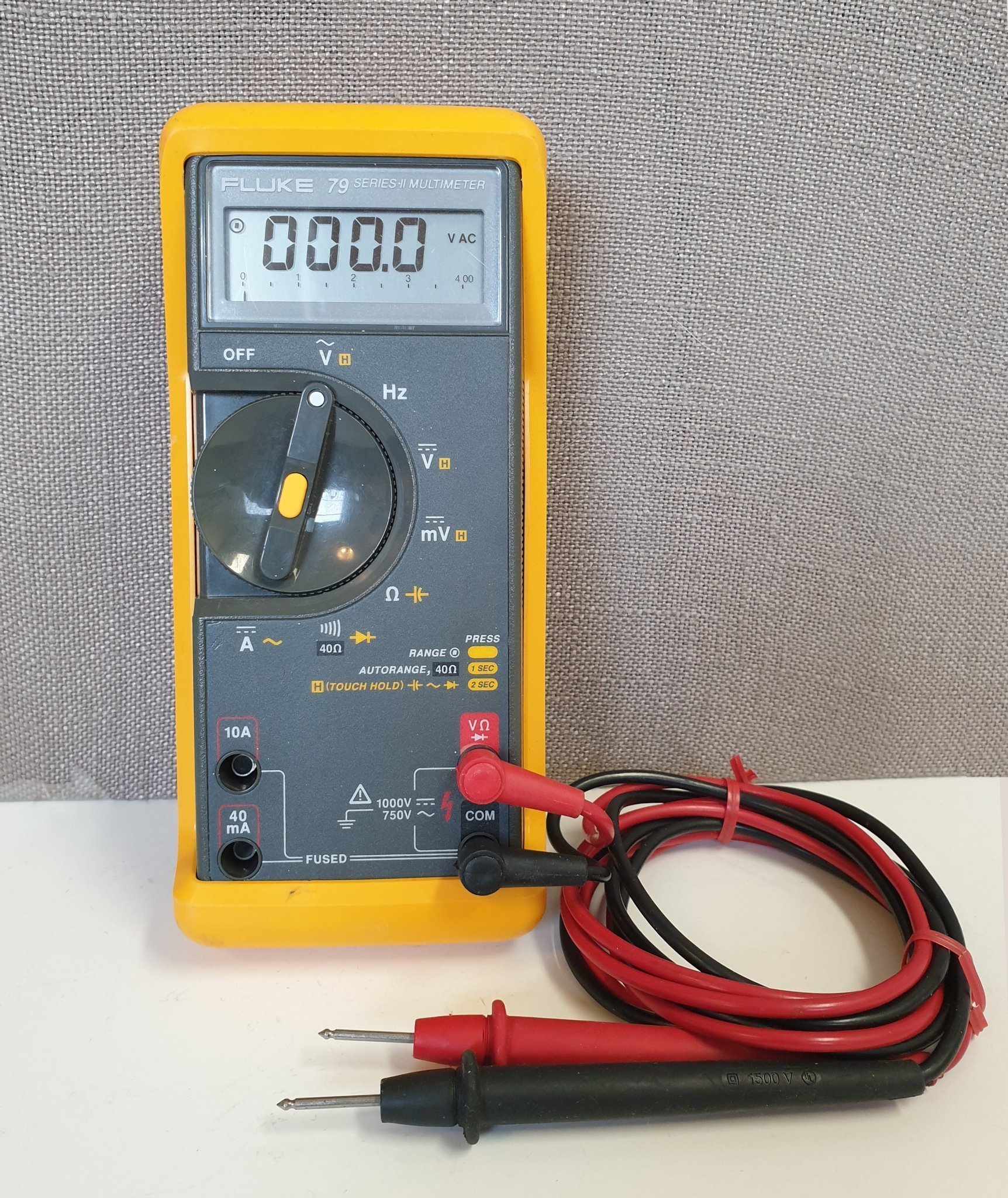 Se produkter som liknar Fluke 79 Series II Multimeter på Tradera