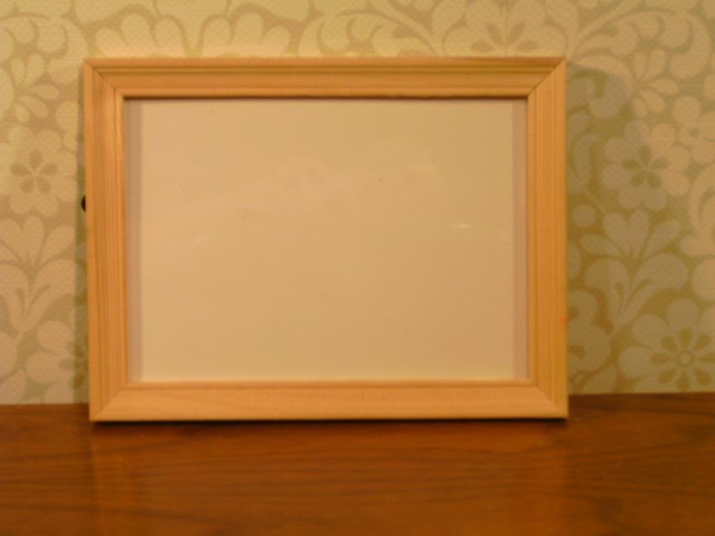 Enklare modern liten träram, plastglas, bildmått 13 x 18 cm