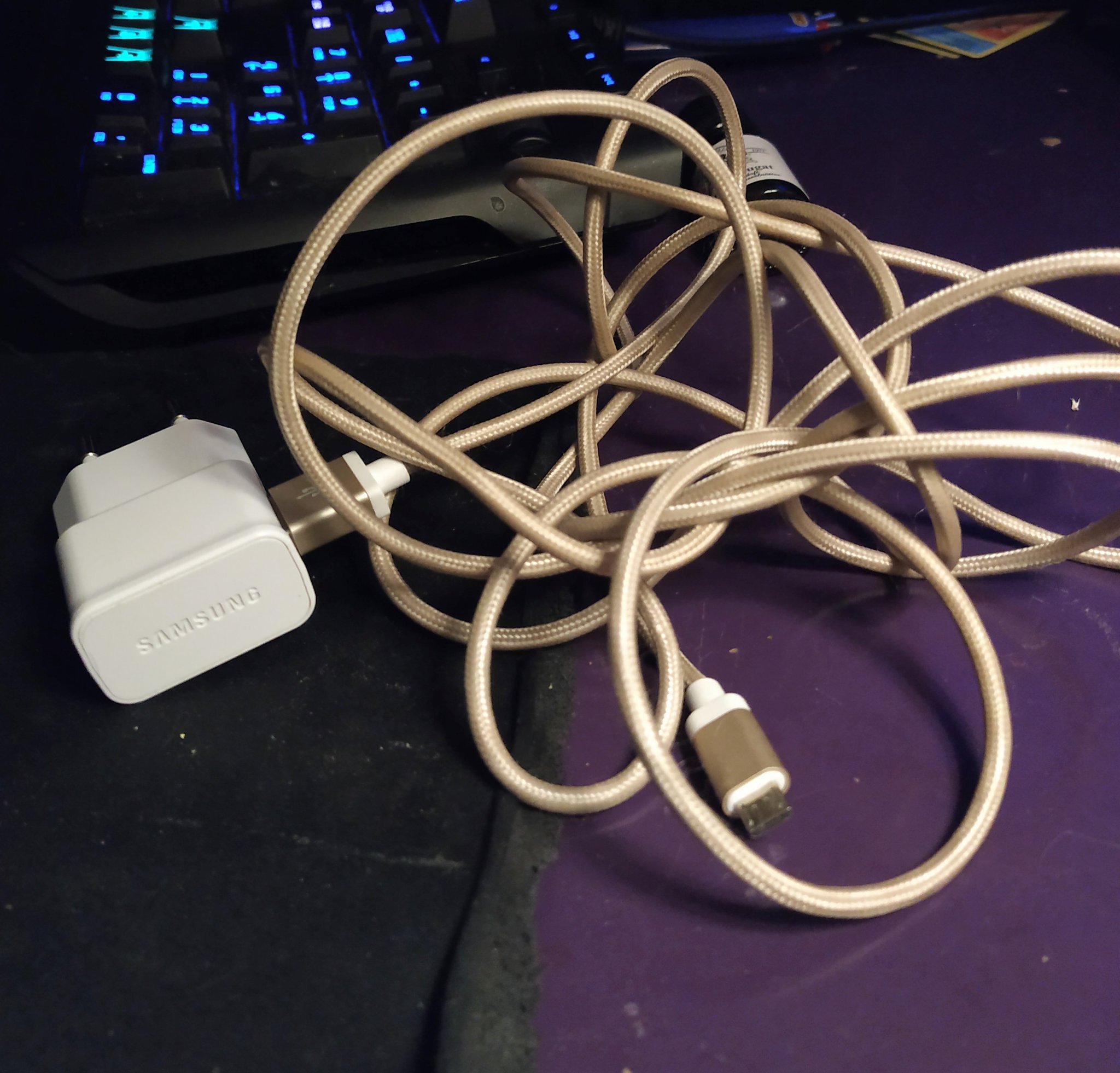 Samsung laddare med 2.5 meter micro usb sladd Samsung laddare med 2.5 meter micro usb sladd