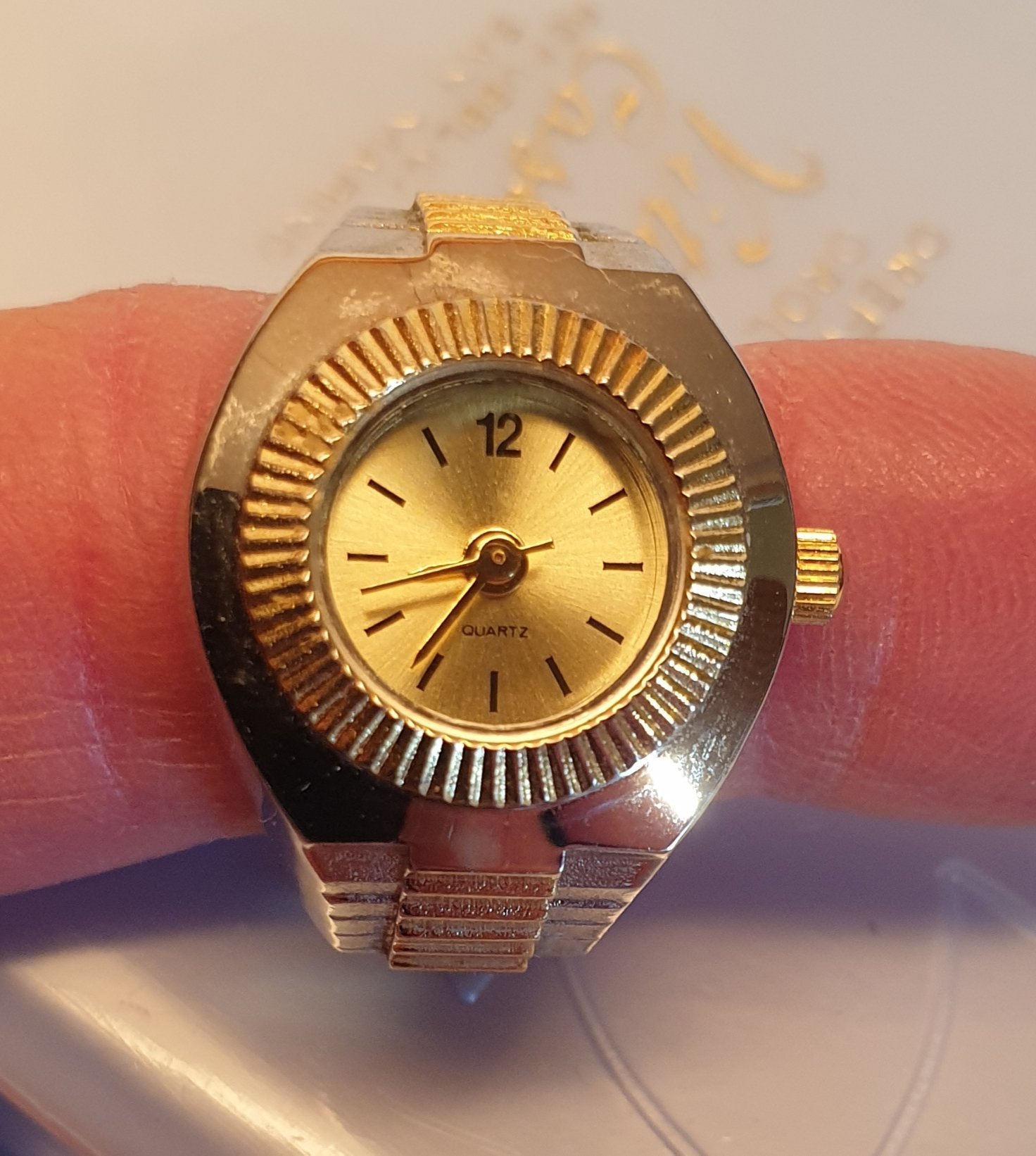 Ring klocka ur klockring guldfärgad gulmetall o.. (408303401) ᐈ Köp på
