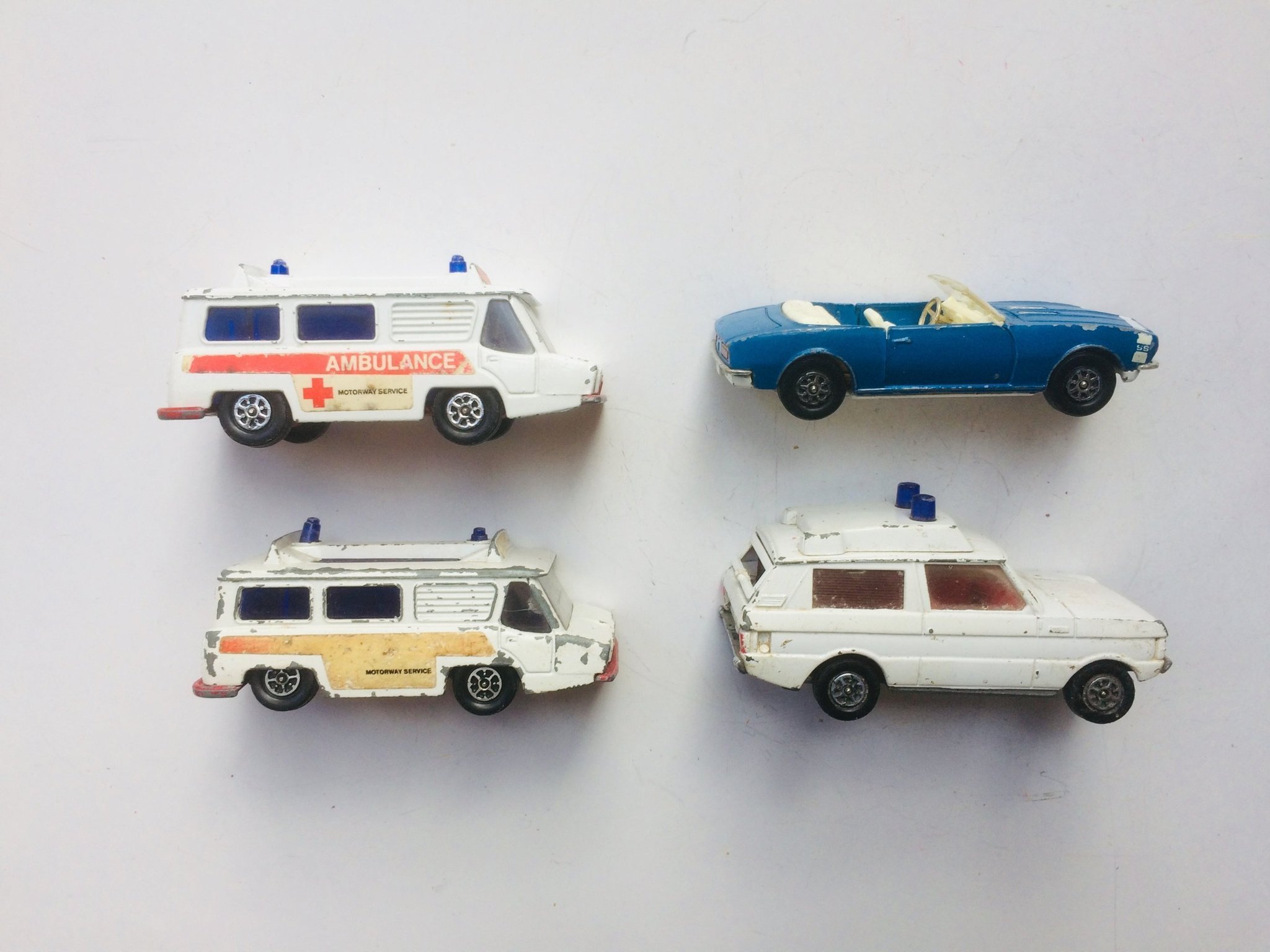 Fyra tuffa Corgies, varav en Chevrolet Camaro (Corgi 304 m fl)