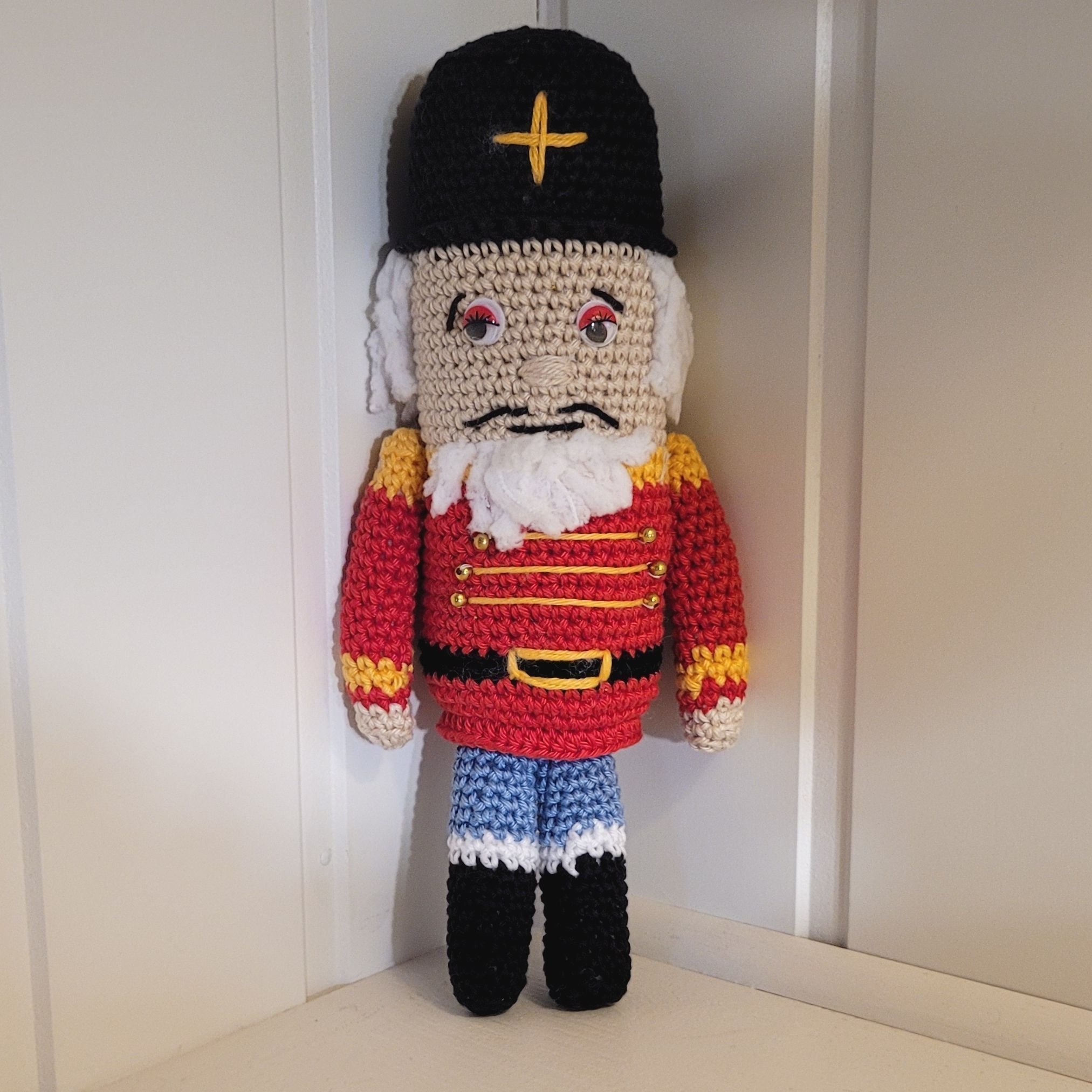 Se produkter som liknar Virkad nötknäppare,virkat jul.. på Tradera