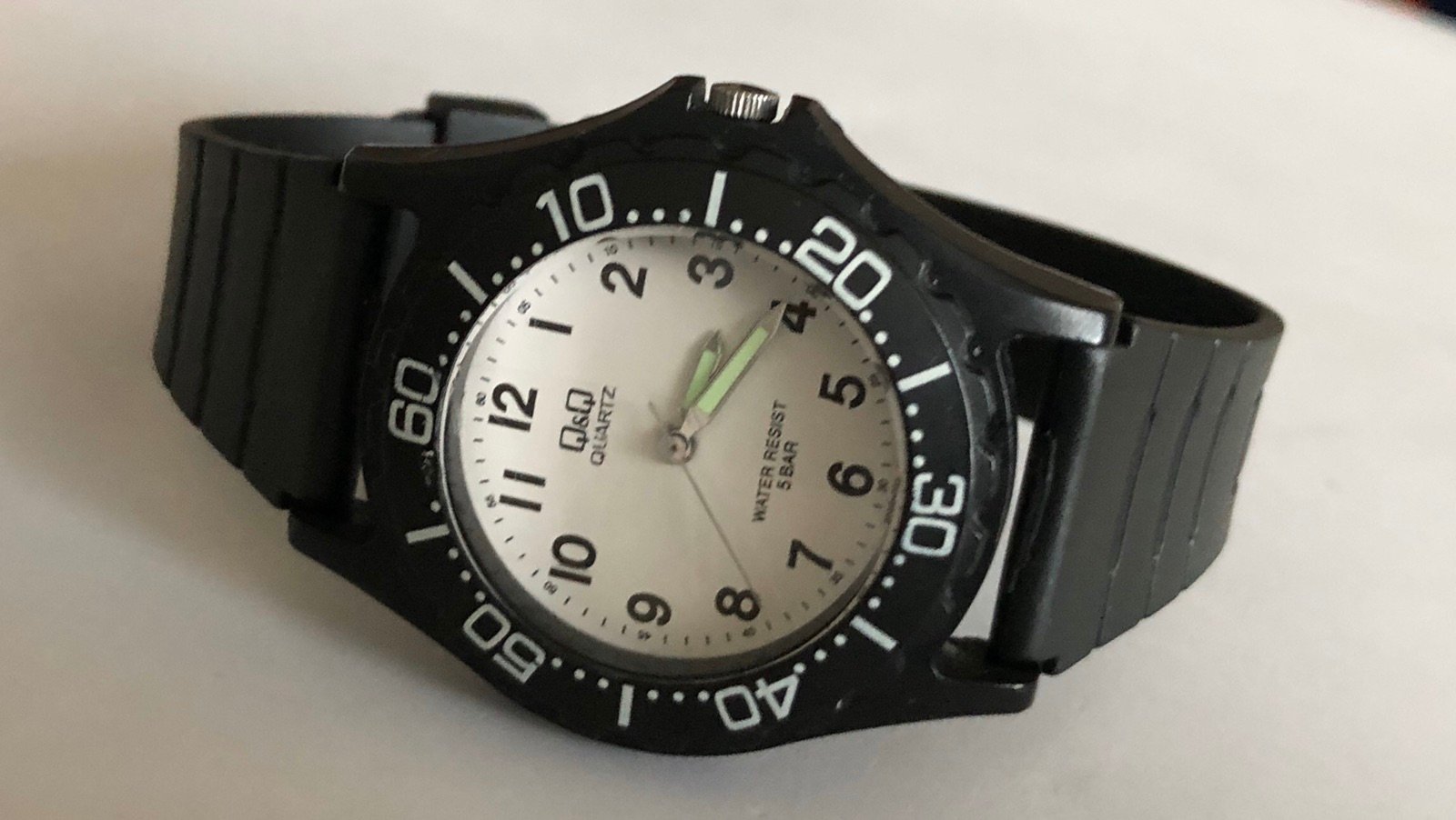 Q&Q QUARTZ Water Resistant 5 BAR PLASTIC YF888.. (412270731) ᐈ Köp på Tradera