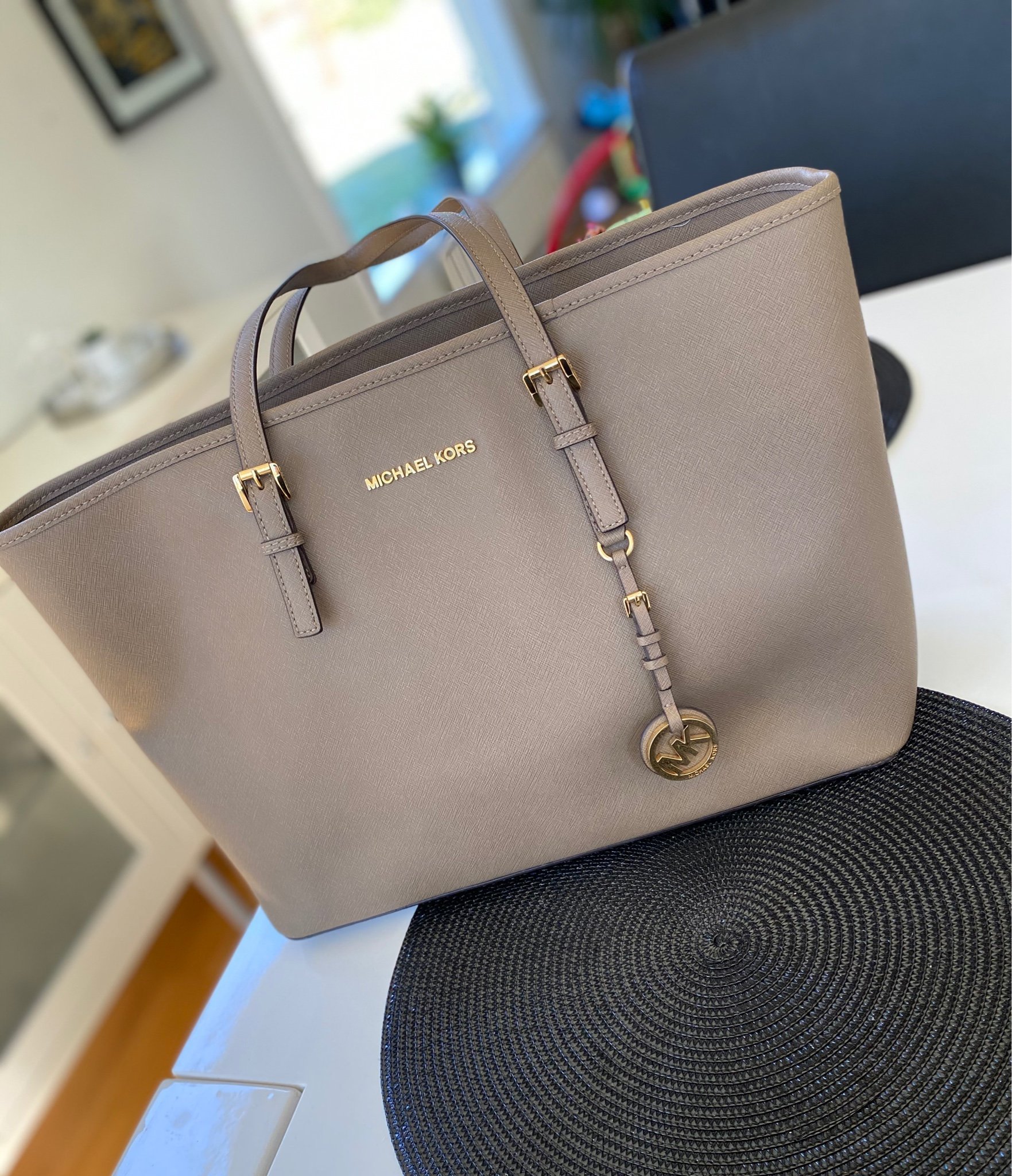 Manufacturing Grumpy battle köp grå michael kors väska Michael Kors Väskor: Köp upp till −35% | Stylight