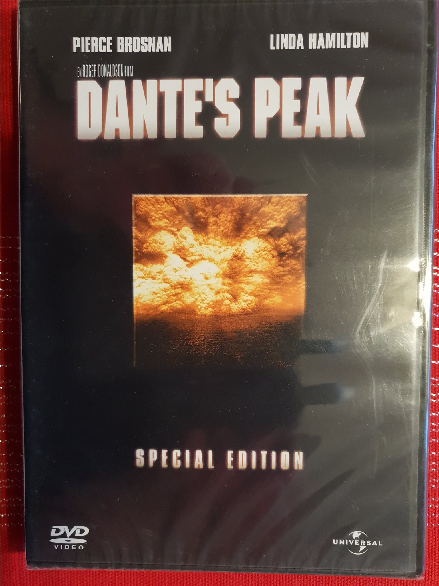 Dante's Peak (Pierce Brosnan, Linda Hamilton)