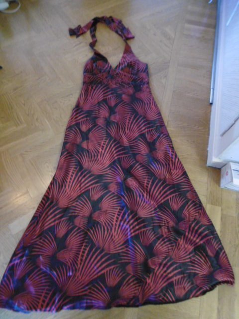Klänning lång halter neck svartröd M med fina .. (385487653 Klänning lång halter neck svartröd M med fina .. (385487653
