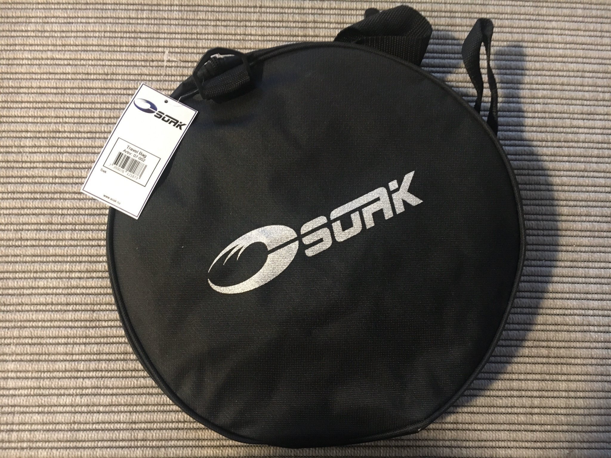 SOAK Travelbag väska sportbag cylinderformad reflexbandreflex text SOAK Travelbag väska sportbag cylinderformad reflexbandreflex text