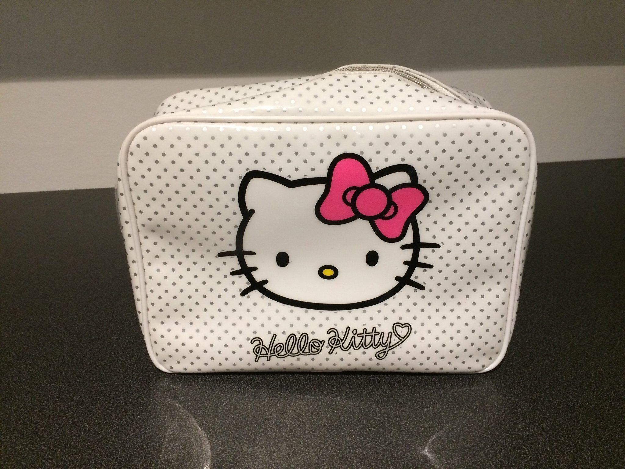Hello Kitty fräsch necessär i fint skick