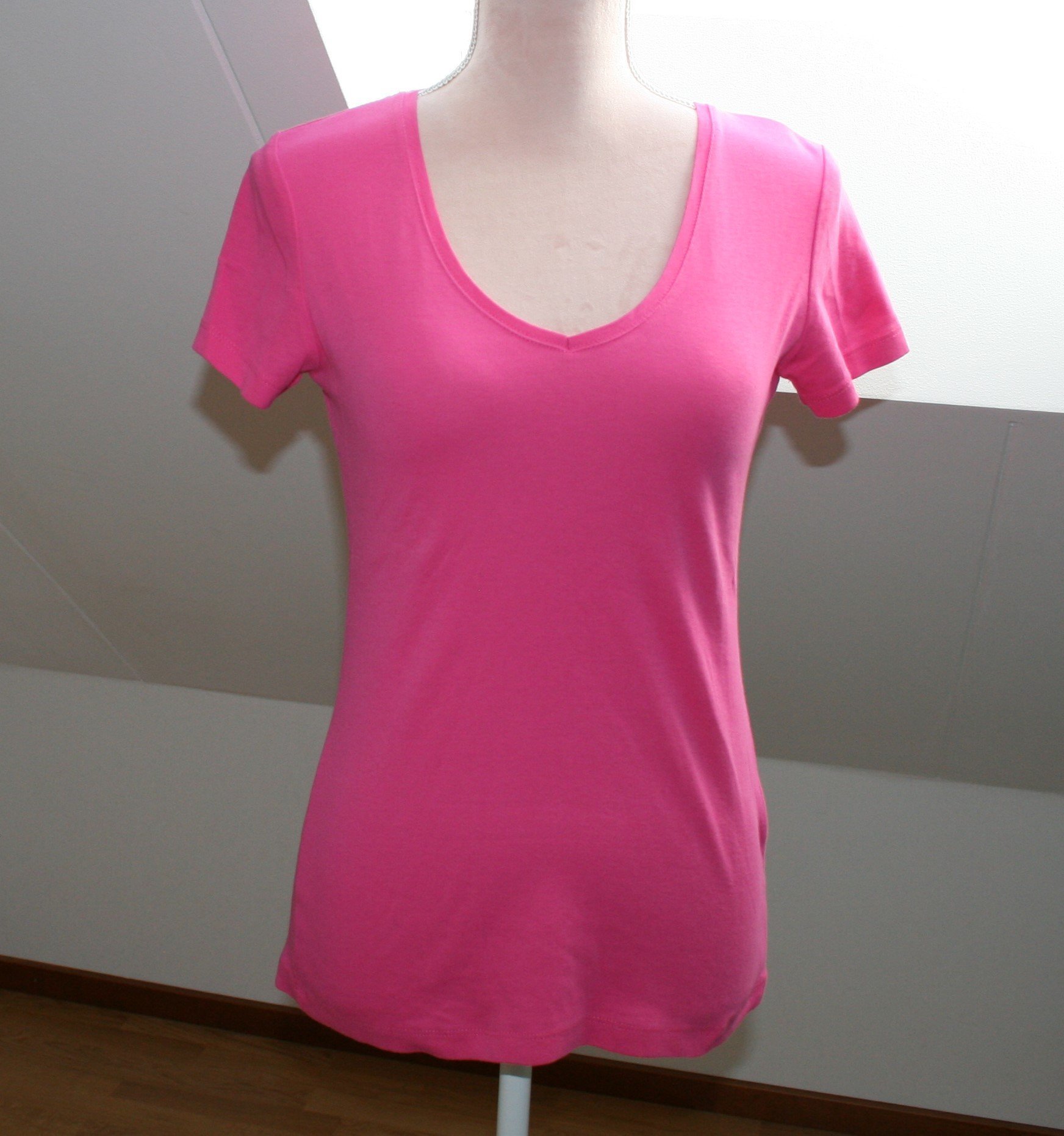 L.O.G.G. HM T shirt / Tee / Top. V-neck / V-ringad. Rosa. Storlek M - NY!