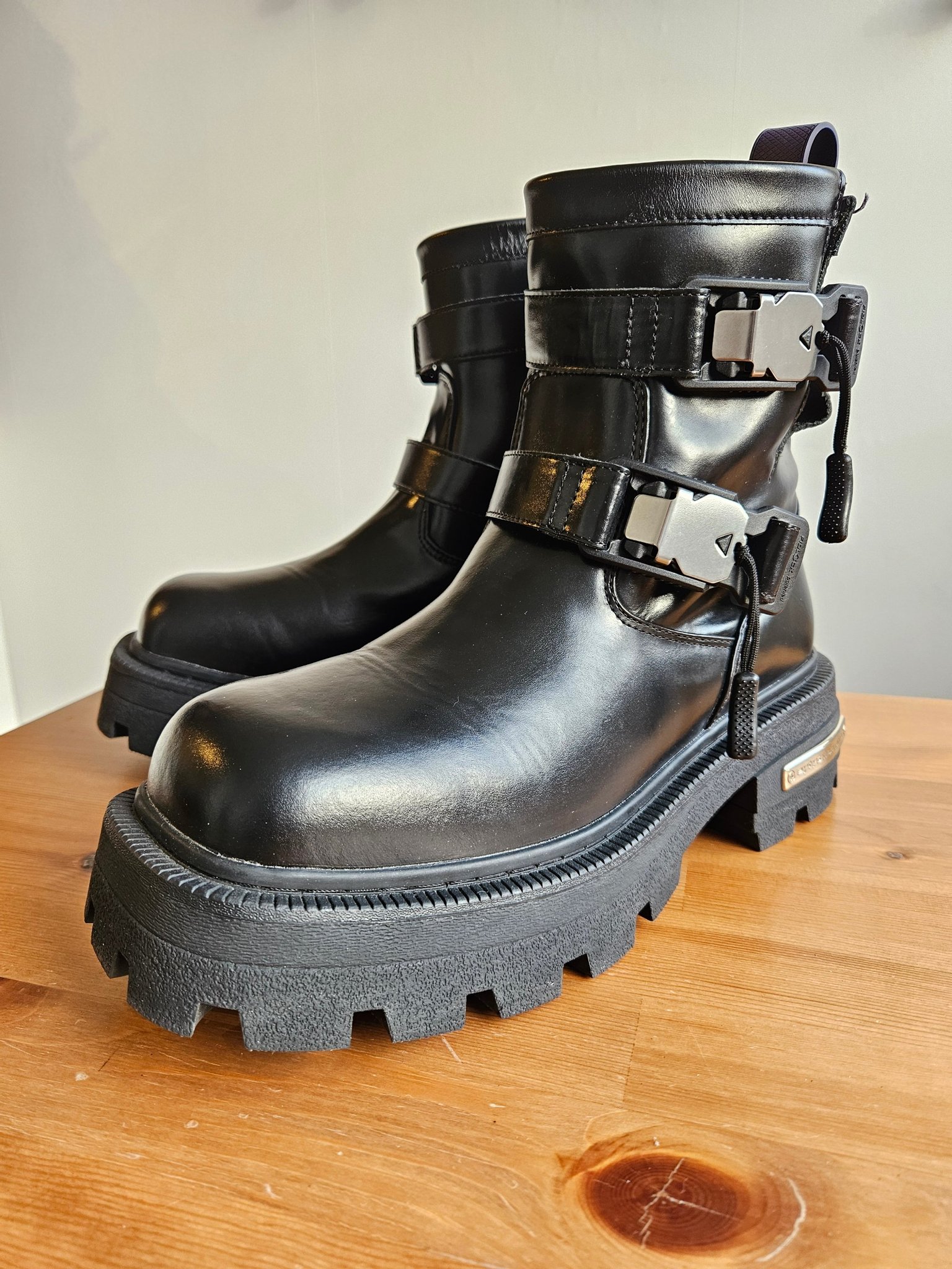 Se produkter som liknar Eytys Blade Boots Storlek 41 på Tradera 