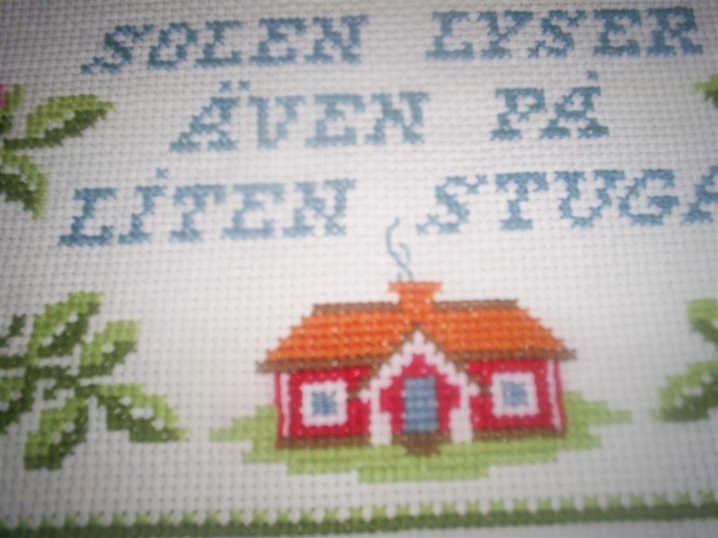 Gammal bonad broderad. solen lyser även på liten stuga. på tradera ...
