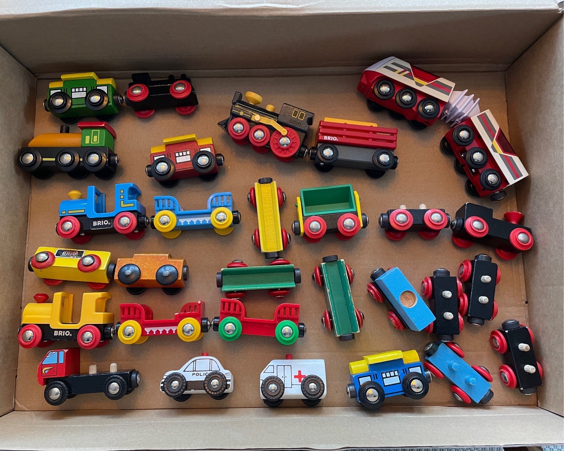 Se produkter som liknar BRIOtåg till BRIO järnväg på Tradera (559725143)