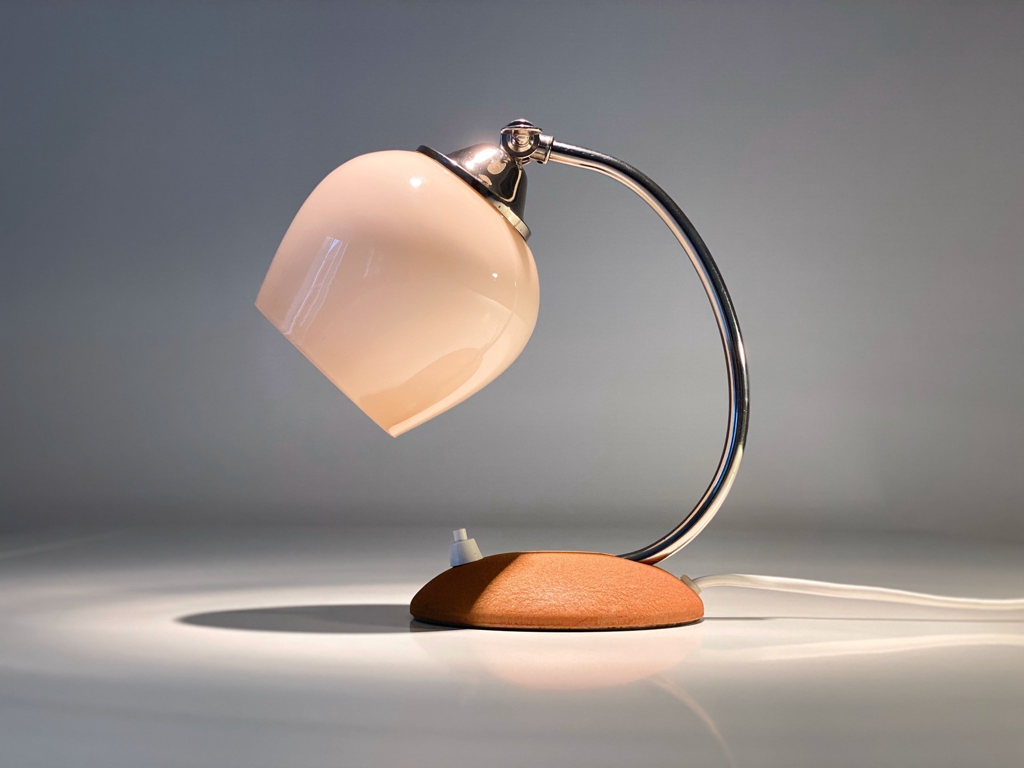 ART DECO BORDSLAMPA VÄGGLAMPA SÄNGLAMPA .. (412874888 TAKLAMPA, metallglaskupa, 1950 talet. Belysning & Lampor