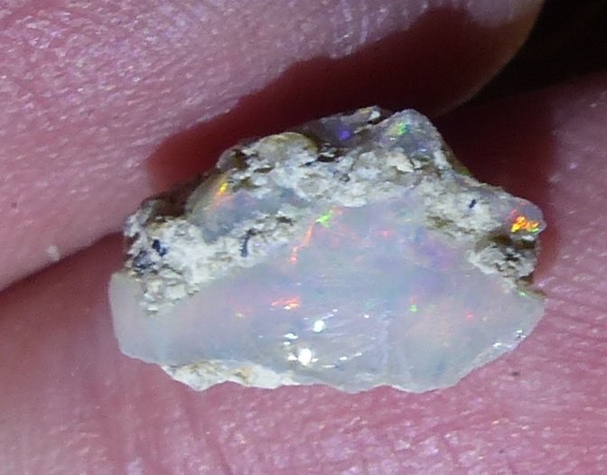 Etiopisk opal hög kvalite råsten ädelsten färgspel chakra oslipad sten ct