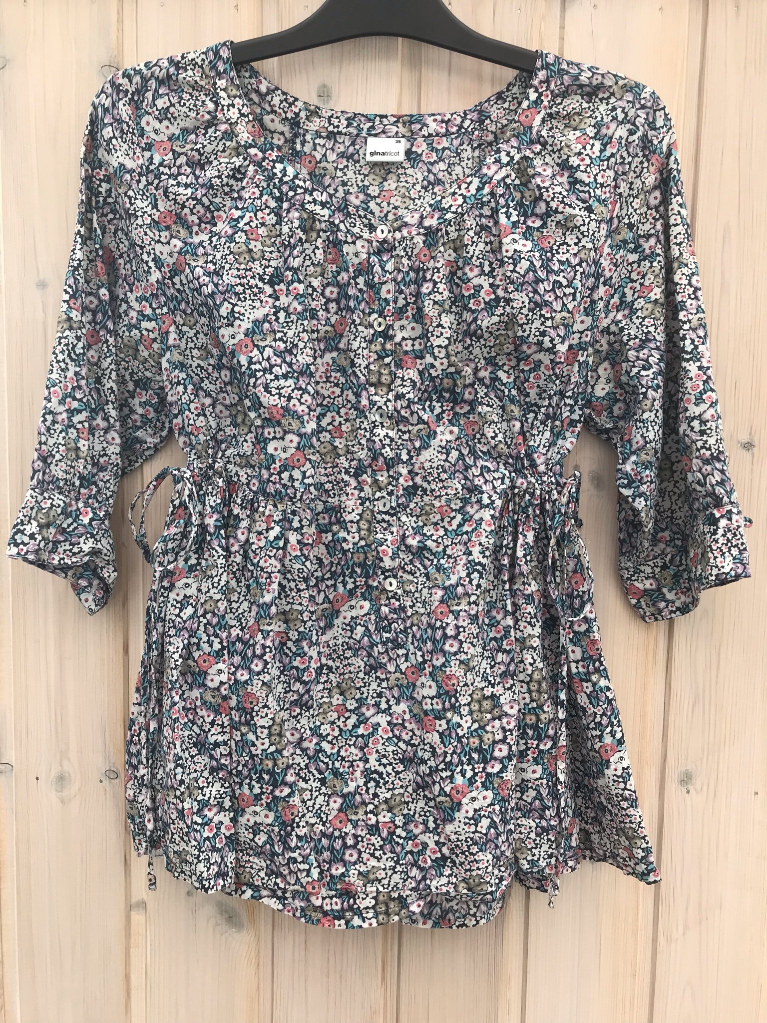 Superfin romantisk tröja/blus i stl.38