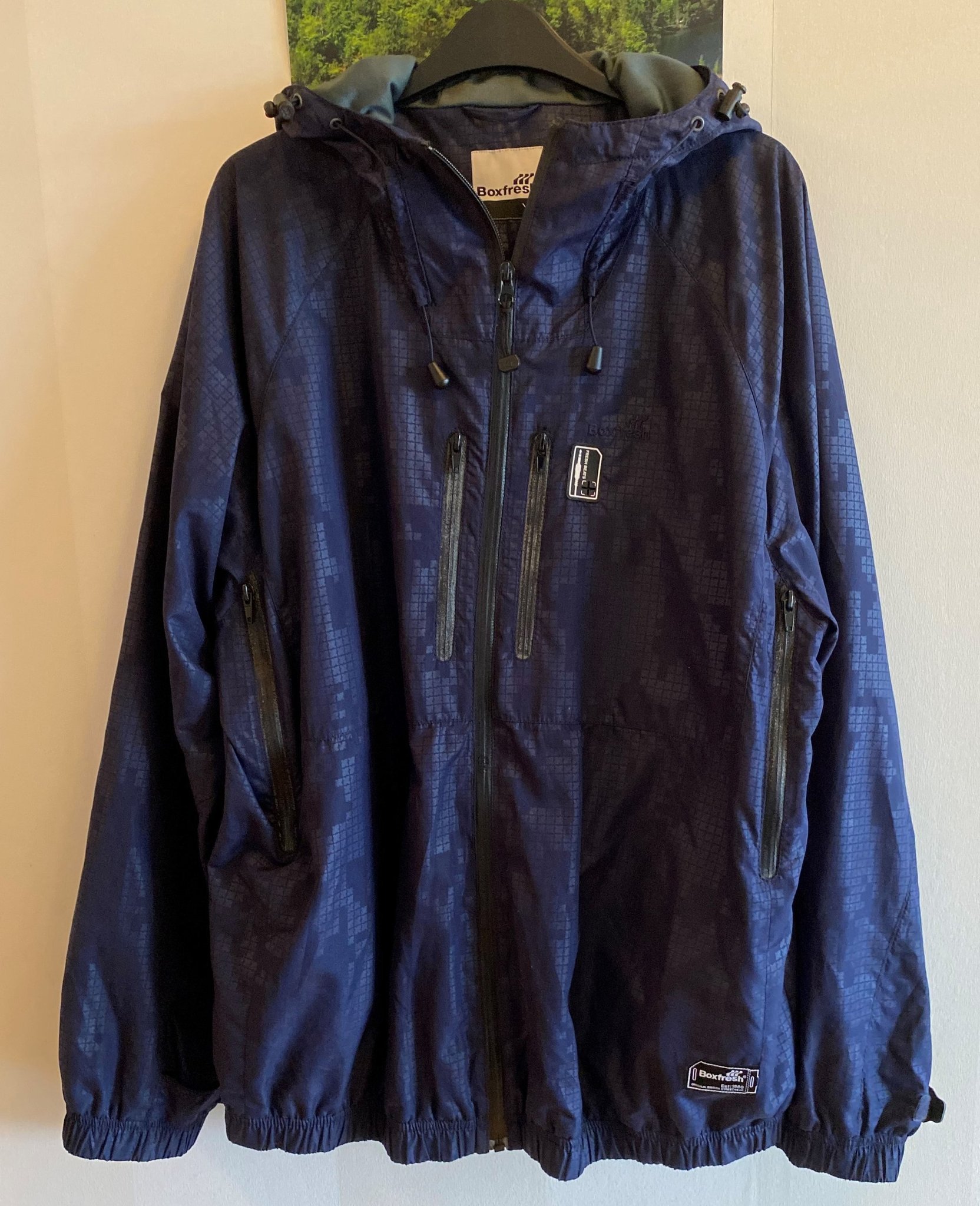 Fodrad Blå Mönstrad Herr Jacka med Kapuschong Hood, Dragkedja, Fickor Strl. XL Fodrad Blå Mönstrad Herr Jacka med Kapuschong Hood, Dragkedja, Fickor Strl. XL