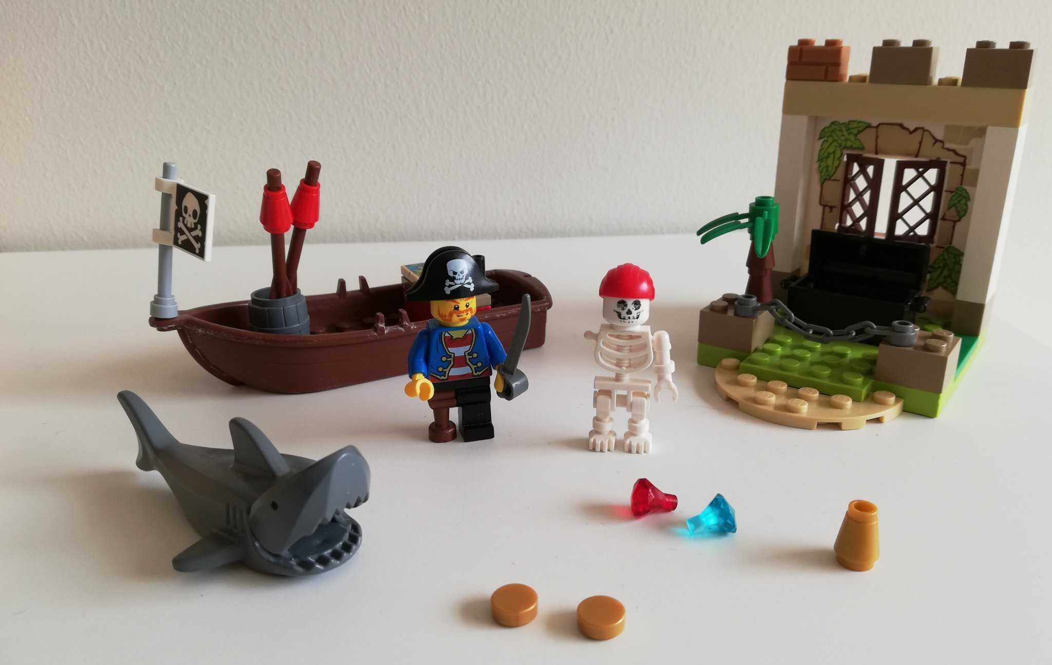 lego juniors pirate treasure hunt set