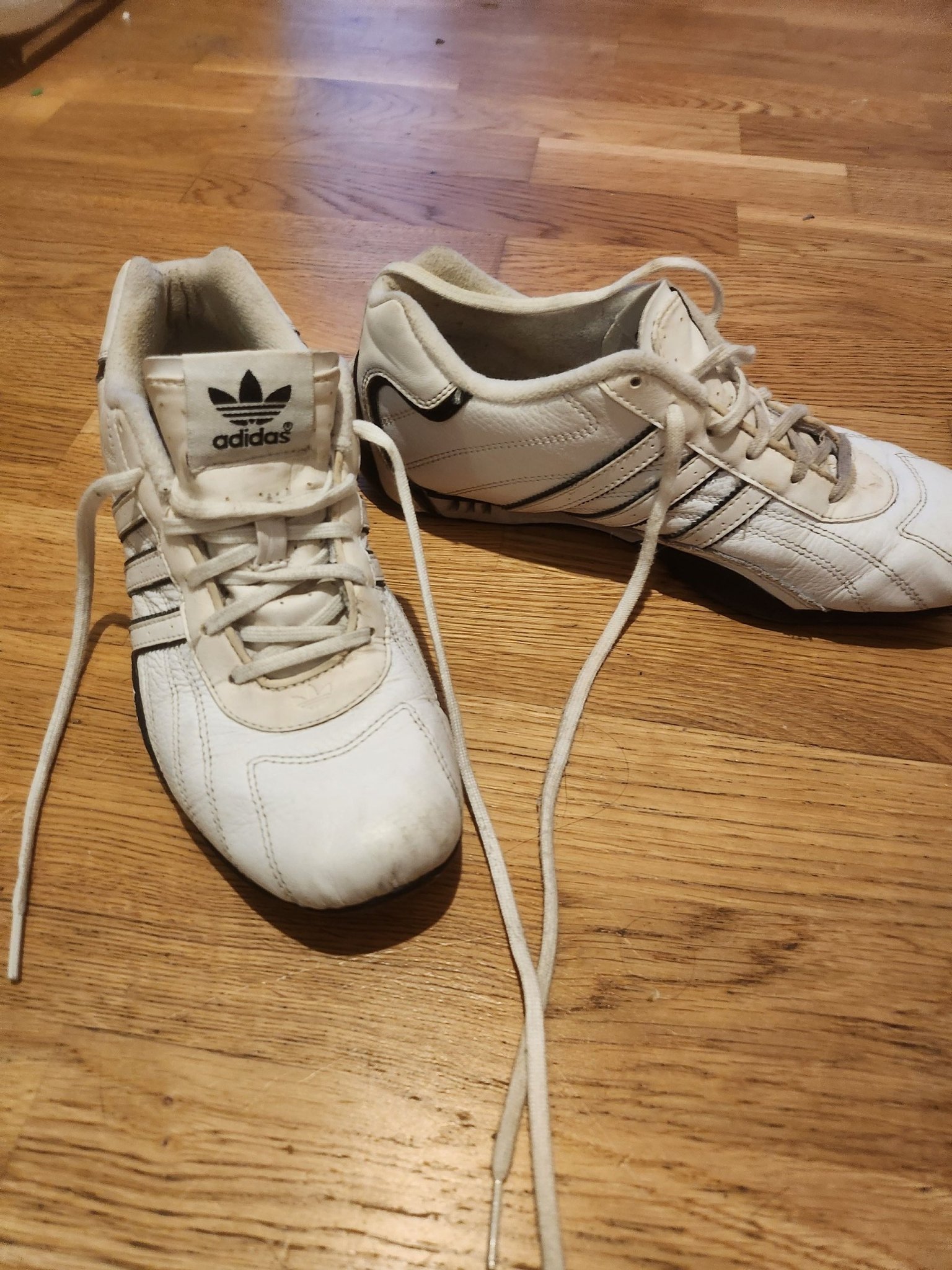 Se produkter som liknar Adidas Goodyear inkl frakt på Tradera (624982273)