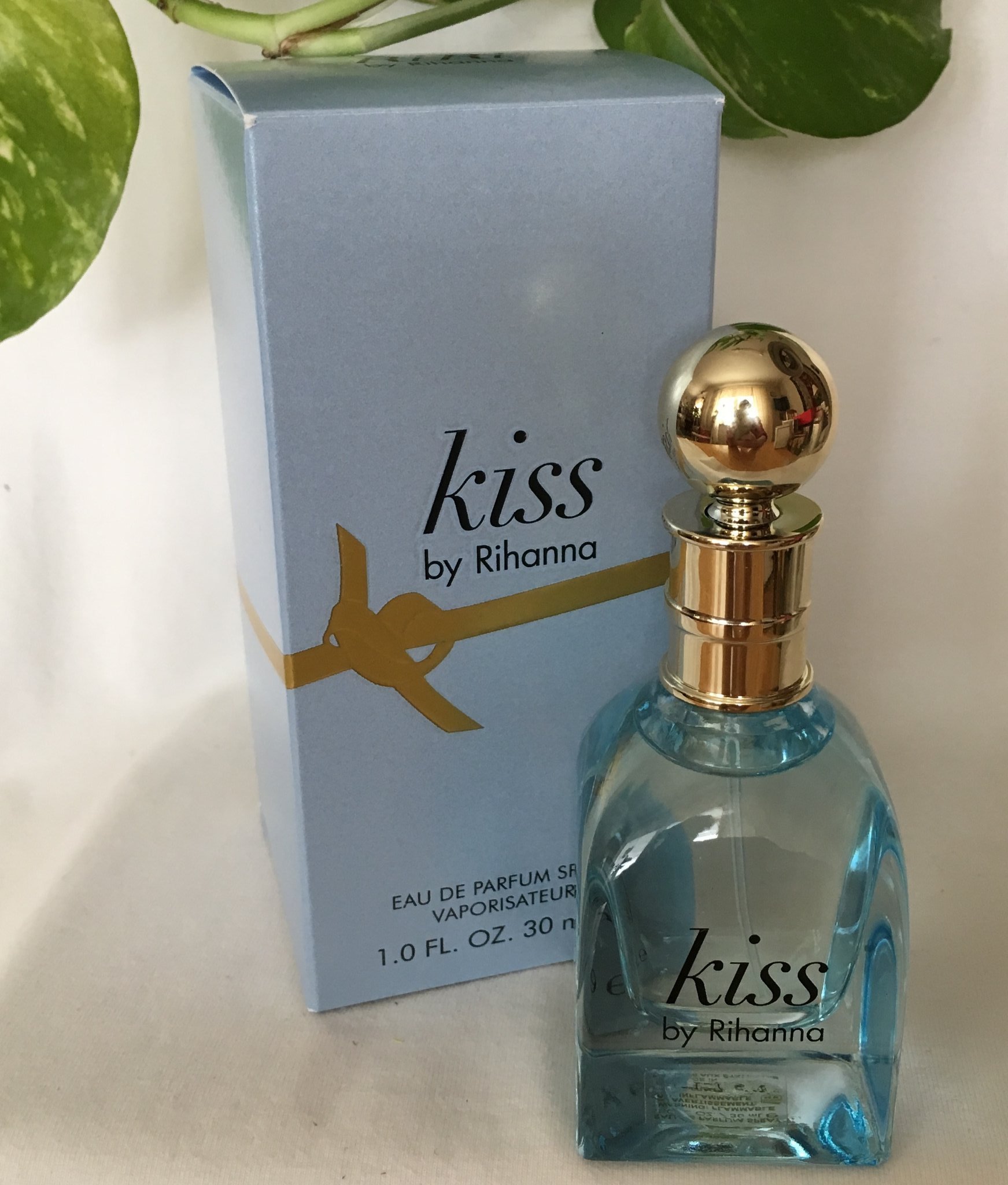 Två damparfymer. Kiss by Rihanna Edp 30 ml + Wa.. (350614995 Hollister Malaia Eau de Parfum 60ml Spray