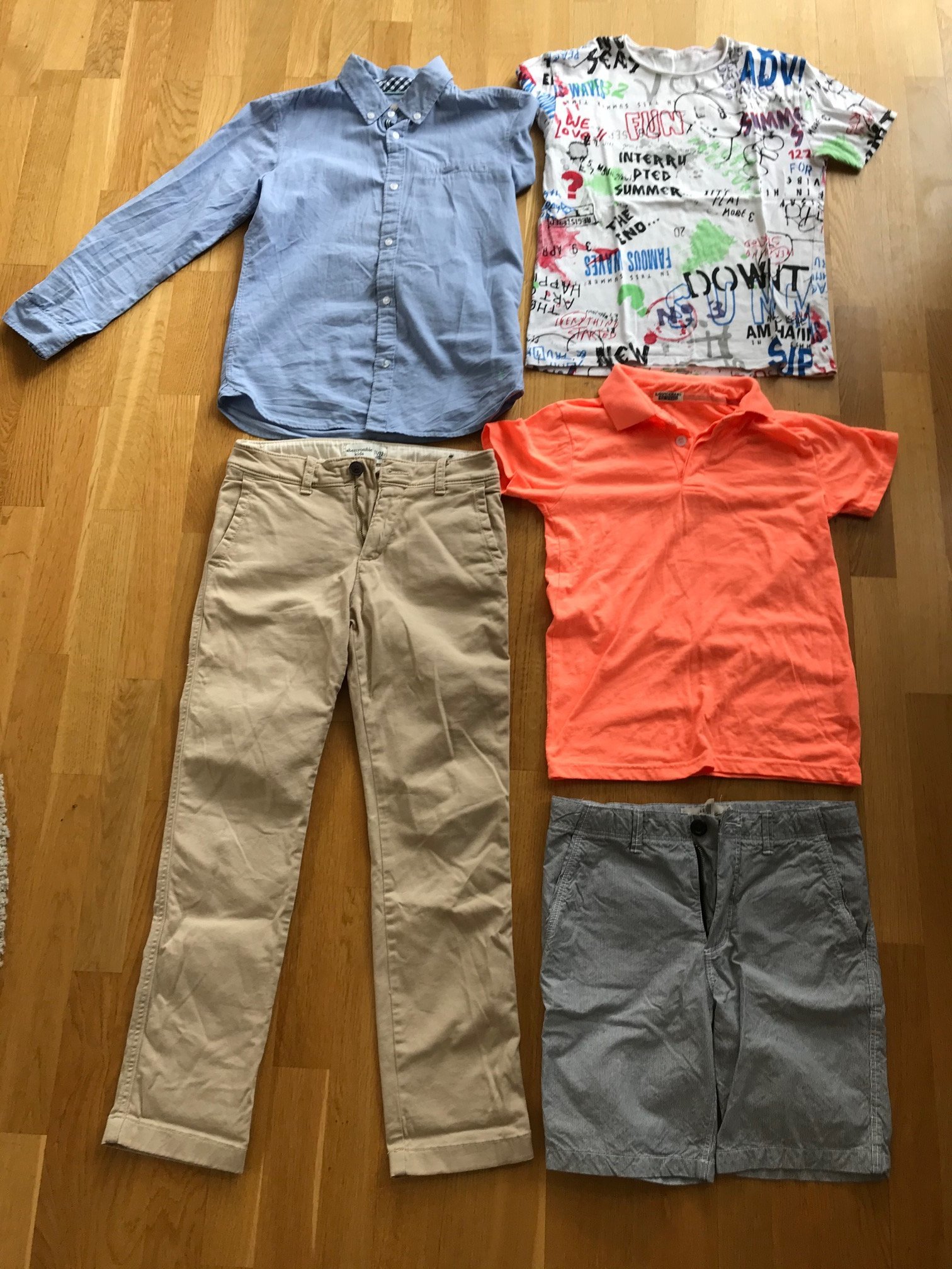 Chinos, skjorta, shorts, pike, t-shirt, hoodie, livrem