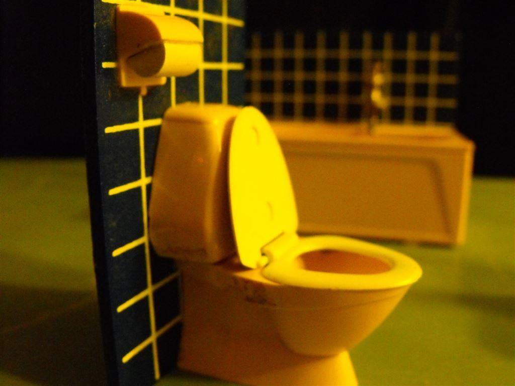 Dockskåps möbler, retro badrum. allt på bilden, fint skick! på