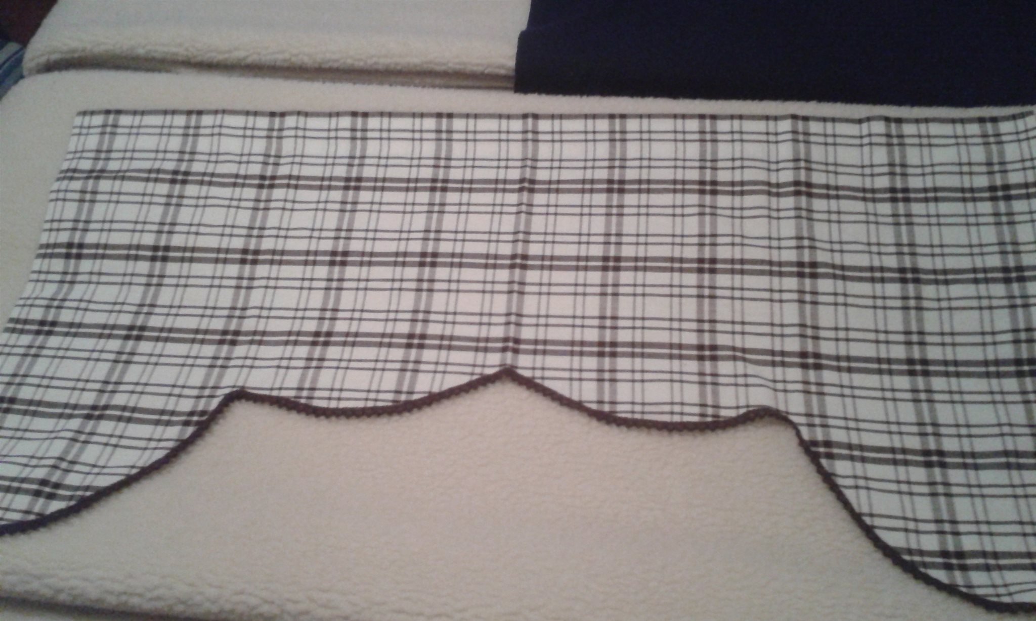 nostalgisk köks-gardin, rutig, brun o vit gardinkappa, 145 cm längd,
