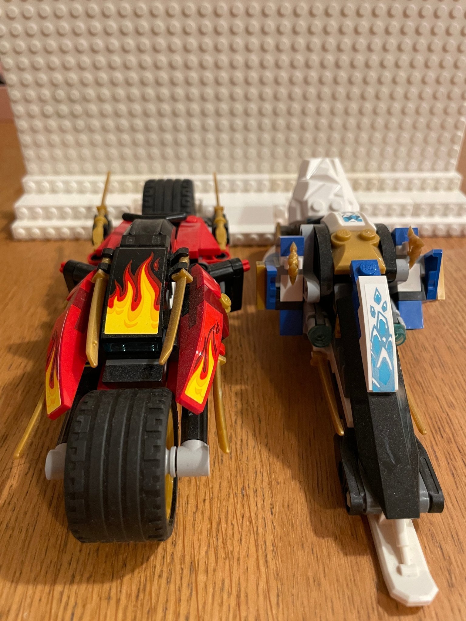 LEGO Kai's Blade Cycle & Zane's Snowmobile (70667-1) ej komplett!