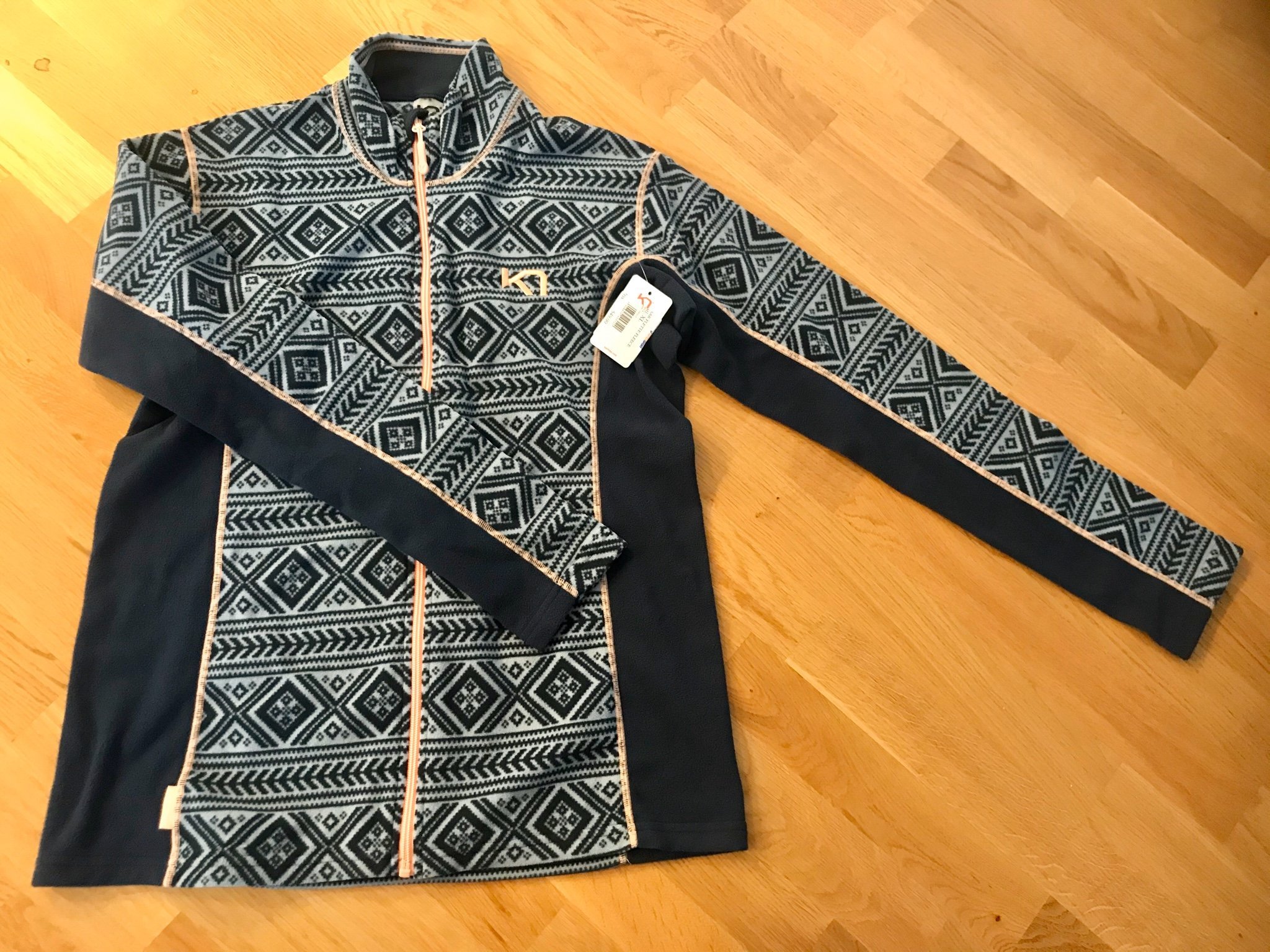 FLEECE Tröja Intersport XL helt ny (386569592) ᐈ Köp på Tradera FLEECE Tröja Intersport XL helt ny (386569592) ᐈ Köp på Tradera