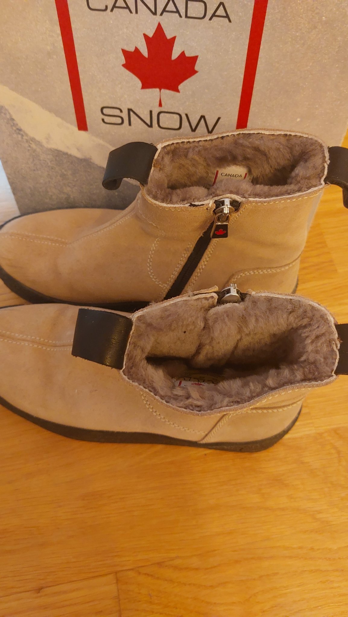 Se produkter som liknar Canada Snow Boots Sparsamt an.. på Tradera