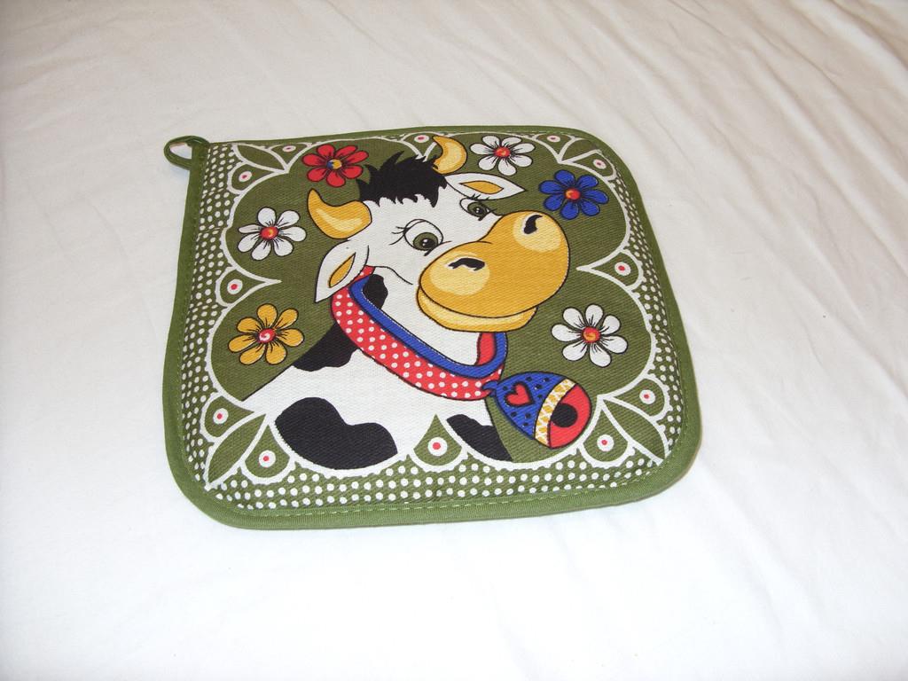 Grytlapp motiv med söt kossa i grön färg ko cow djur kök på ...