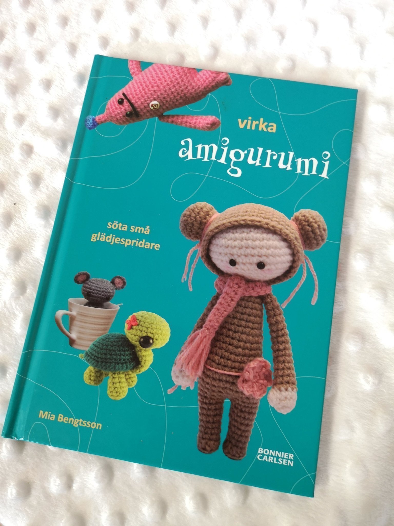 Boken Virka amigurumi. Mönster till 12st figurer.