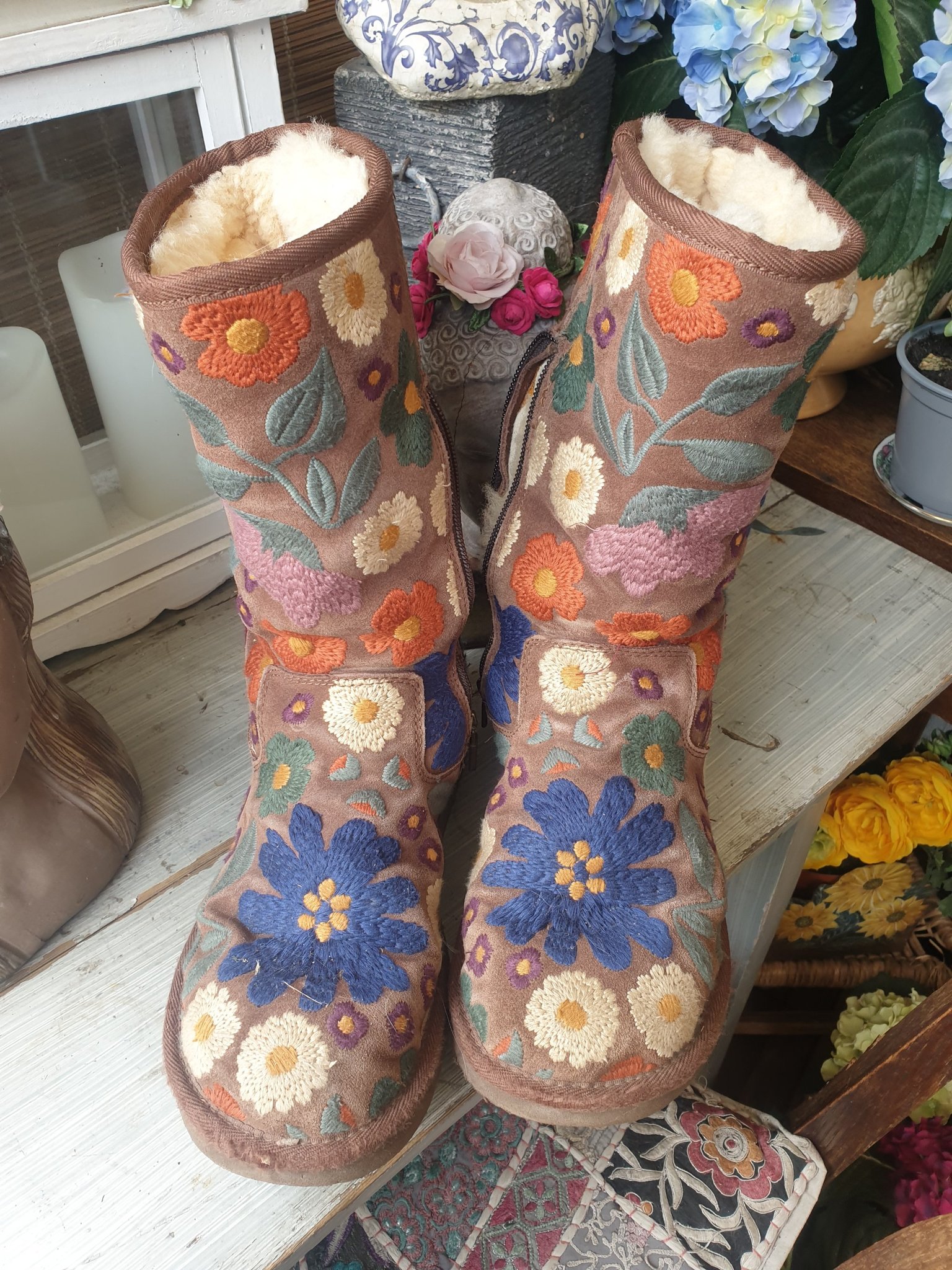 SÅ VACKRA ROSABELLA UGG STÖVLAR BRODERADE BLOMMOR (410282102 SÅ VACKRA ROSABELLA UGG STÖVLAR BRODERADE BLOMMOR (410282102
