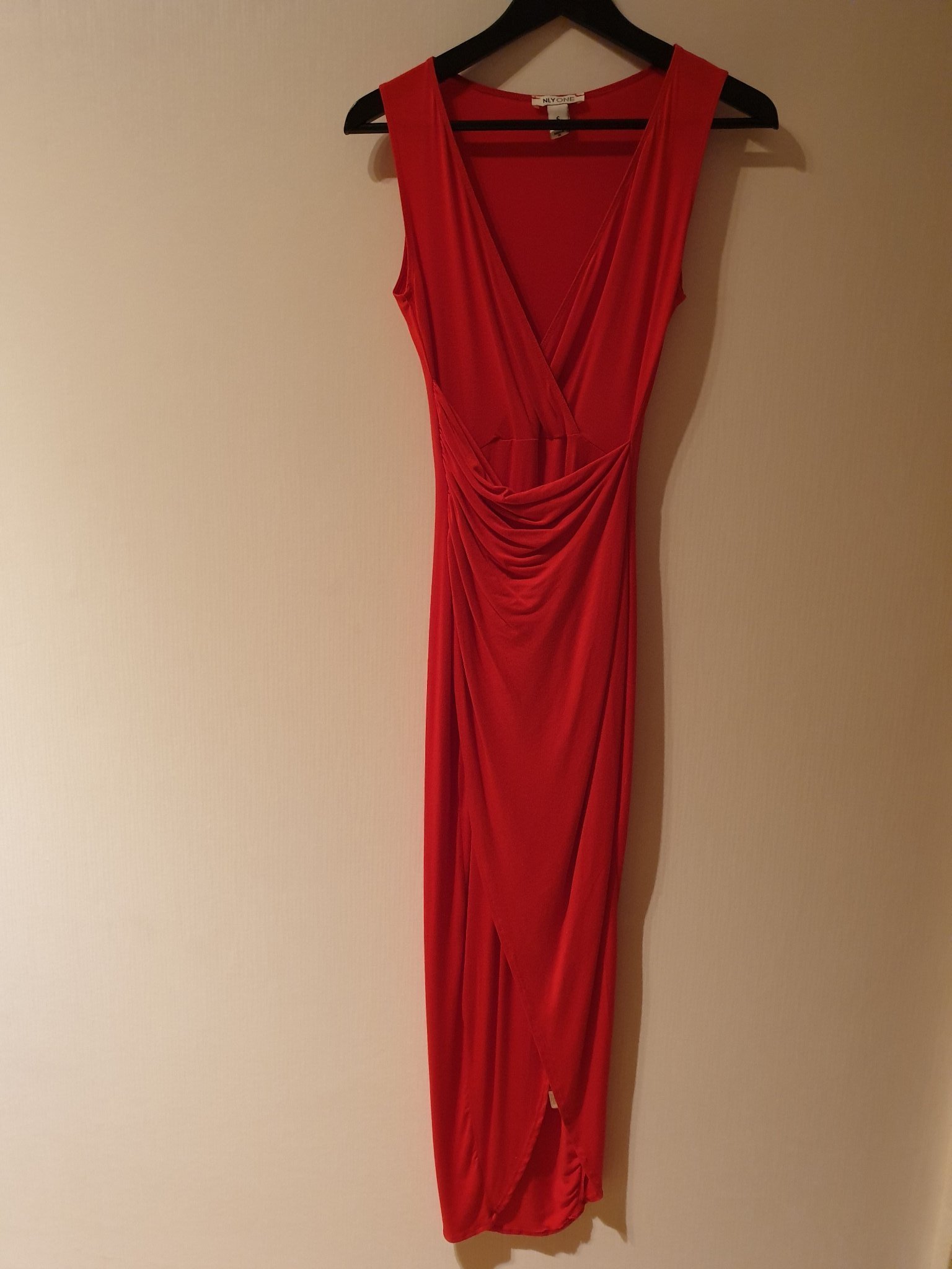 Röd draperad klänning med slits (400163617) ᐈ Köp på Tradera Draperad Vinröd Klänning Slits | madlady.se