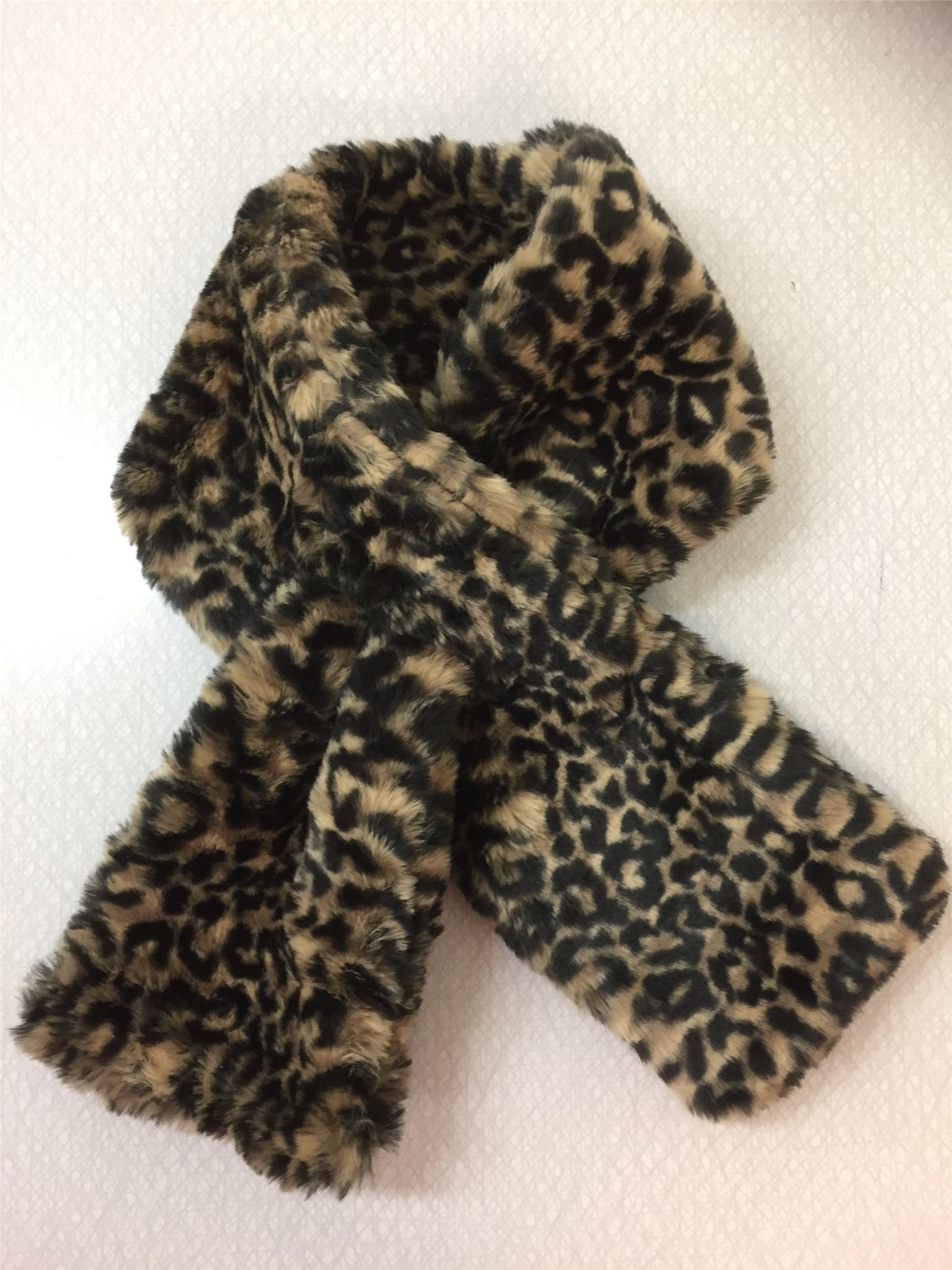 Helt ny halsduk från Lindex 100% cashmere kashmir nypris 699 kr Helt ny halsduk från Lindex 100% cashmere kashmir nypris 699 kr