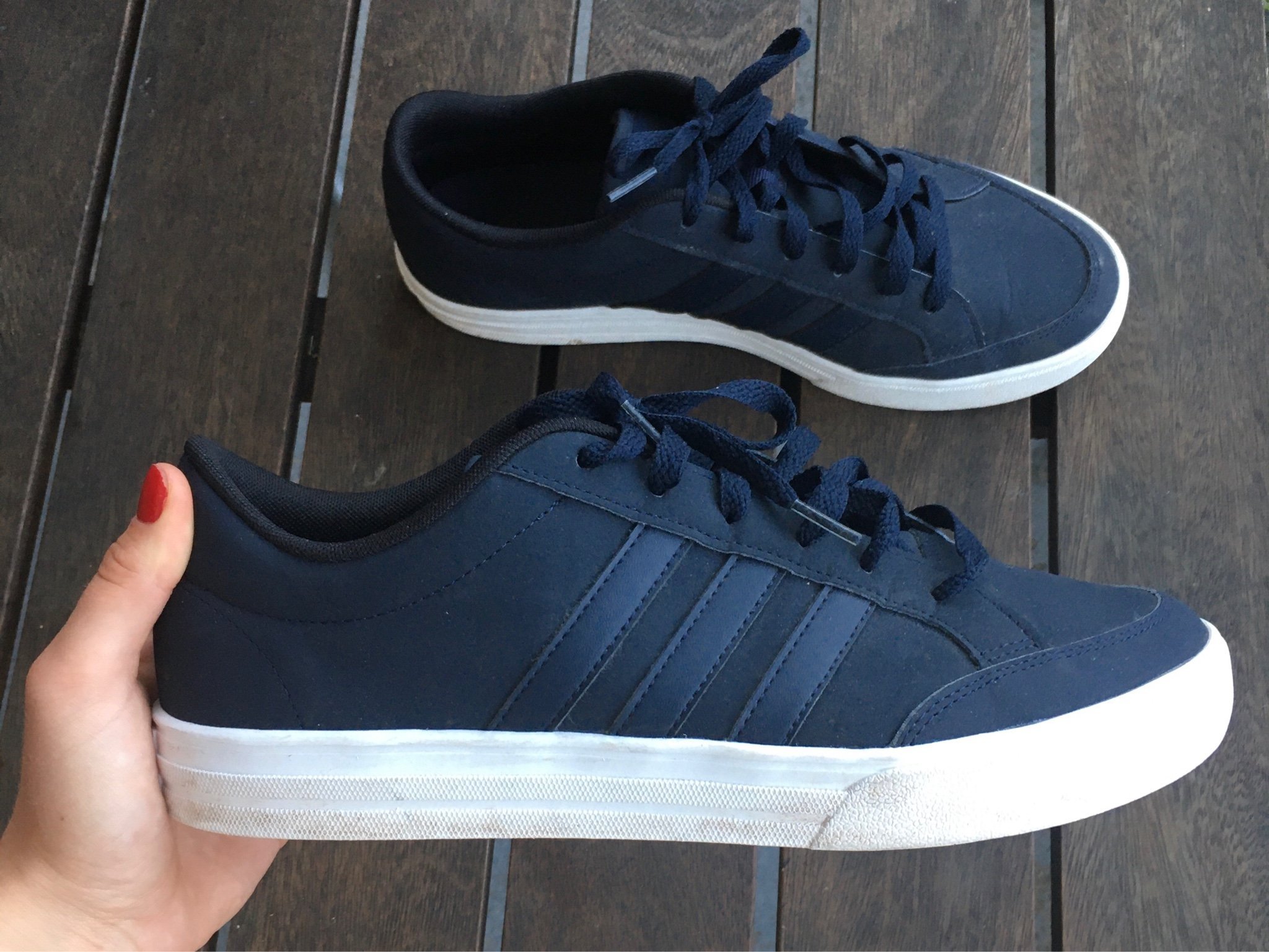 Blå sneakersskor från Adidas, storlek 43. Mycket gott skick! Blå sneakersskor från Adidas, storlek 43. Mycket gott skick!