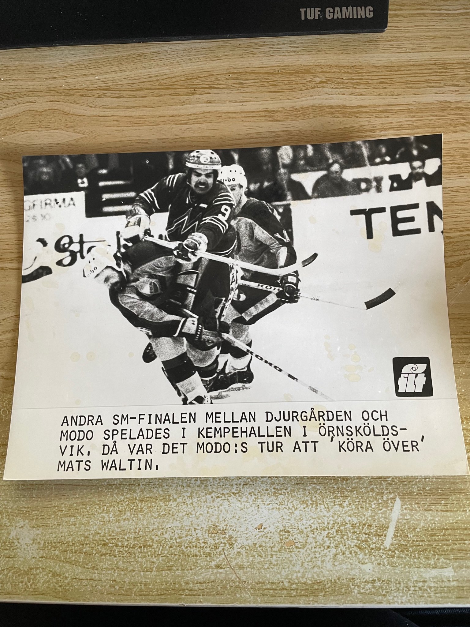 Se produkter som liknar Pressfoto Djurgården Mats Wal.. på Tradera