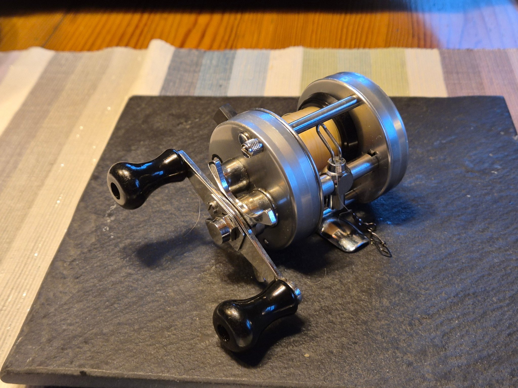 Se produkter som liknar ABU Ambassadeur 2500C Sweden på Tradera