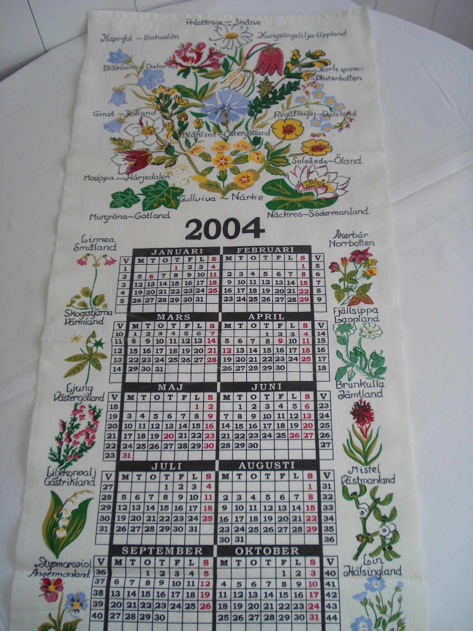 Väggbonad/Almanacka/Kalender/Handduk i tyg 2004..  Köp på Tradera 