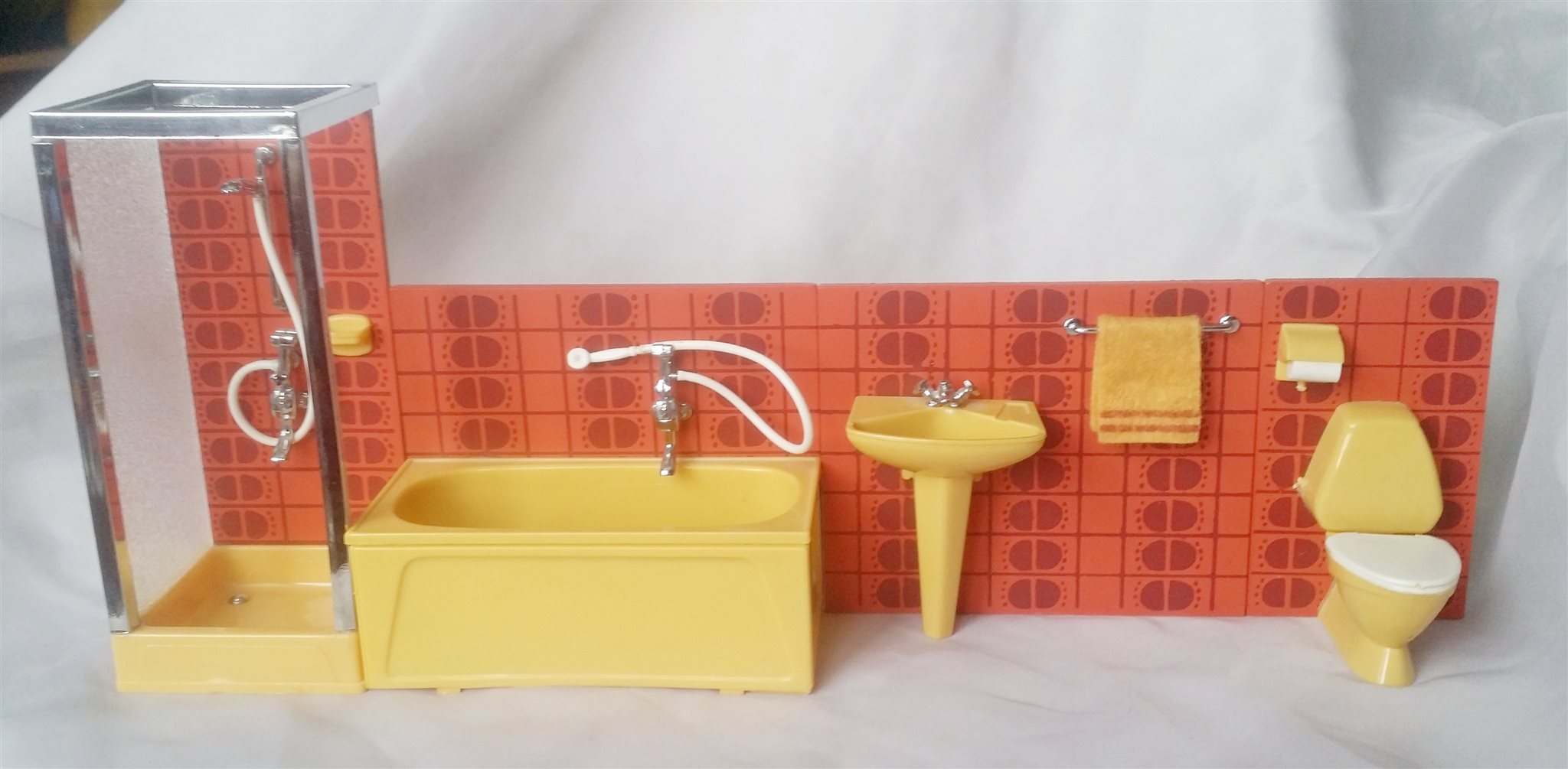 Lundby dockskåpsmöbler badrum 4 delar dusch, badkar, handfat och
