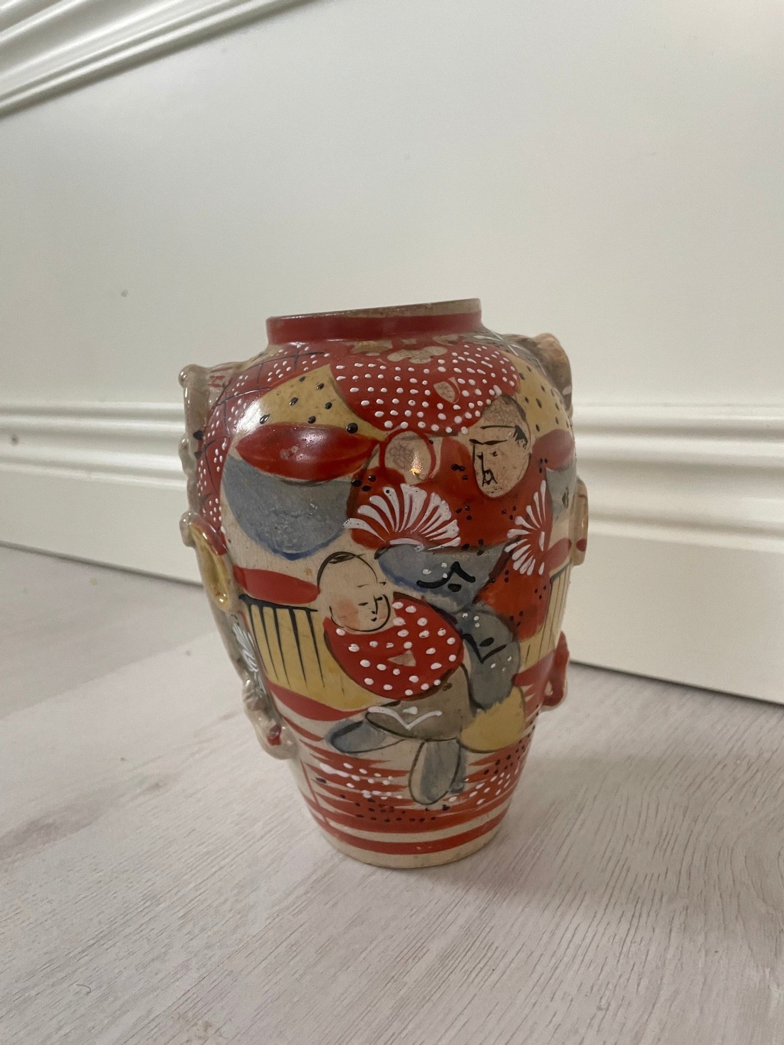 Se produkter som liknar Vas, satsumakeramik? Japan. .. på Tradera