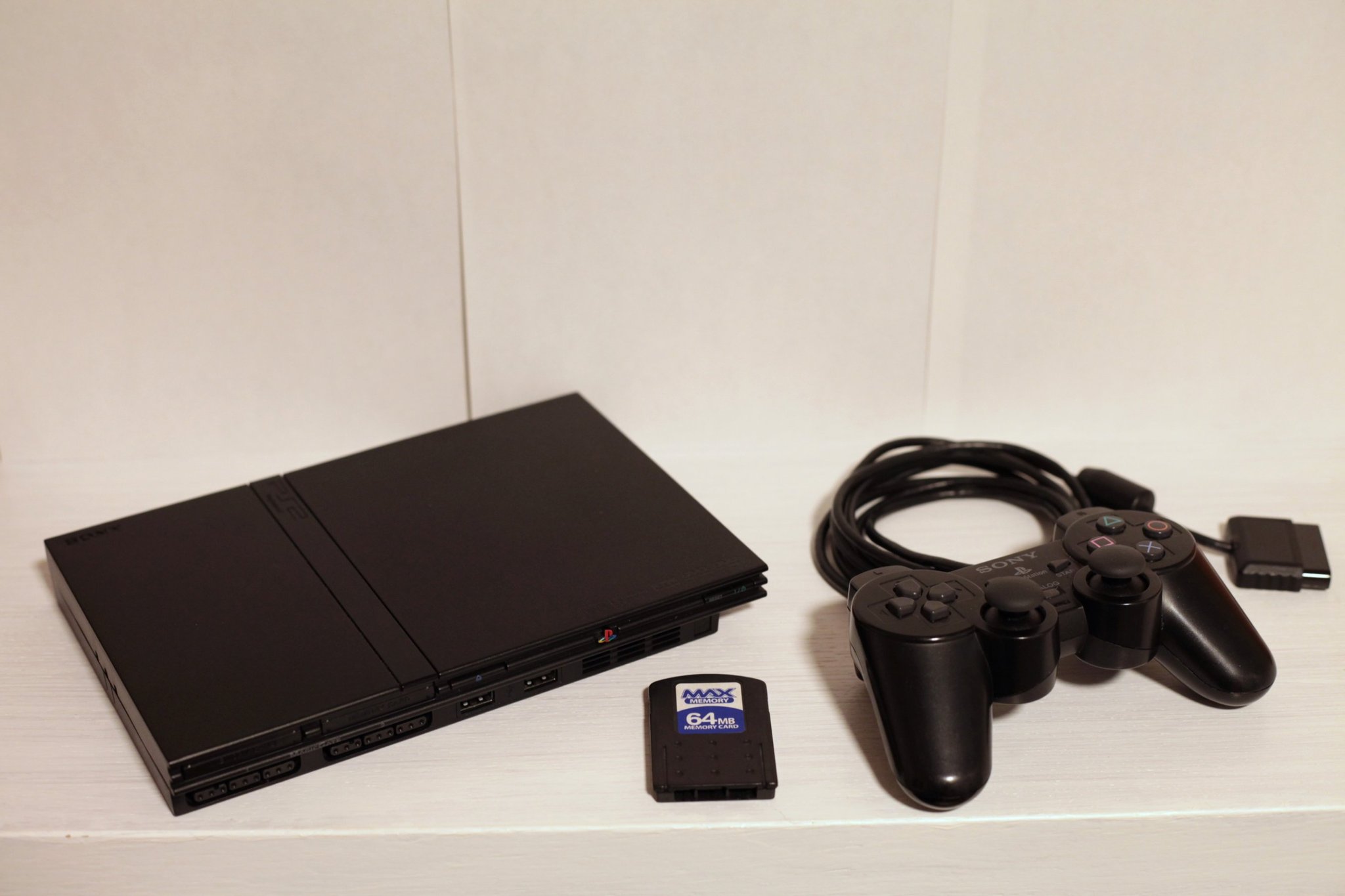 Se produkter som liknar Playstation 2 PS2 Slim 77004 på Tradera (621379912)