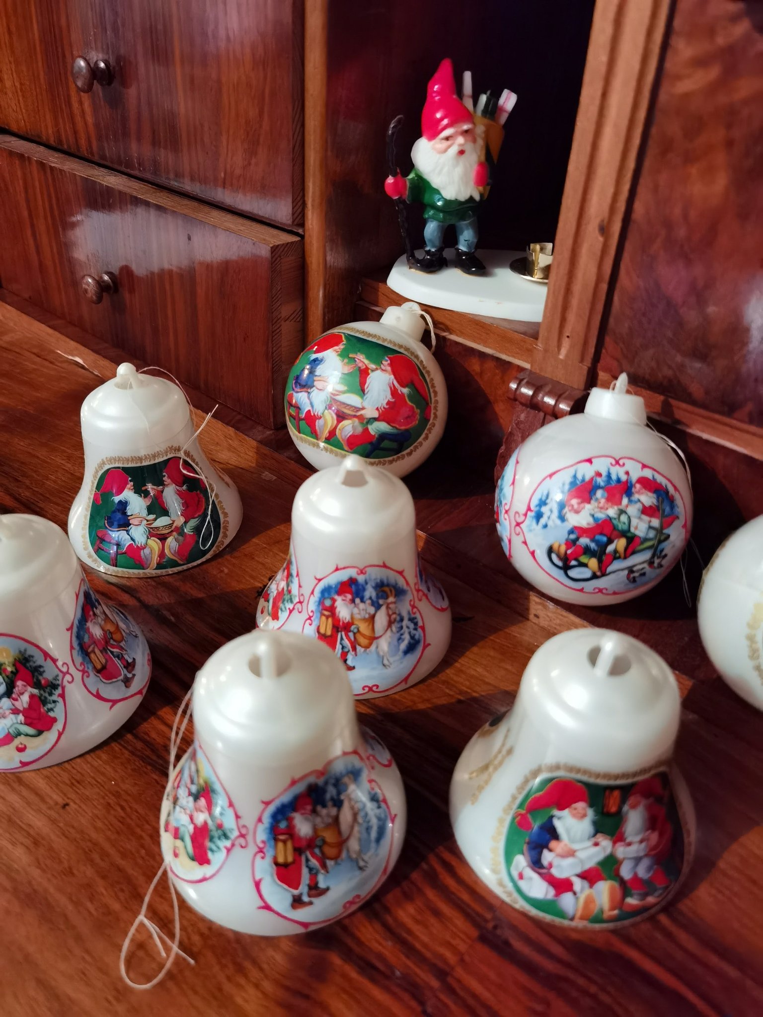 Lars Carlsson retro julgranskulor och tomte gam.. Köp på Tradera