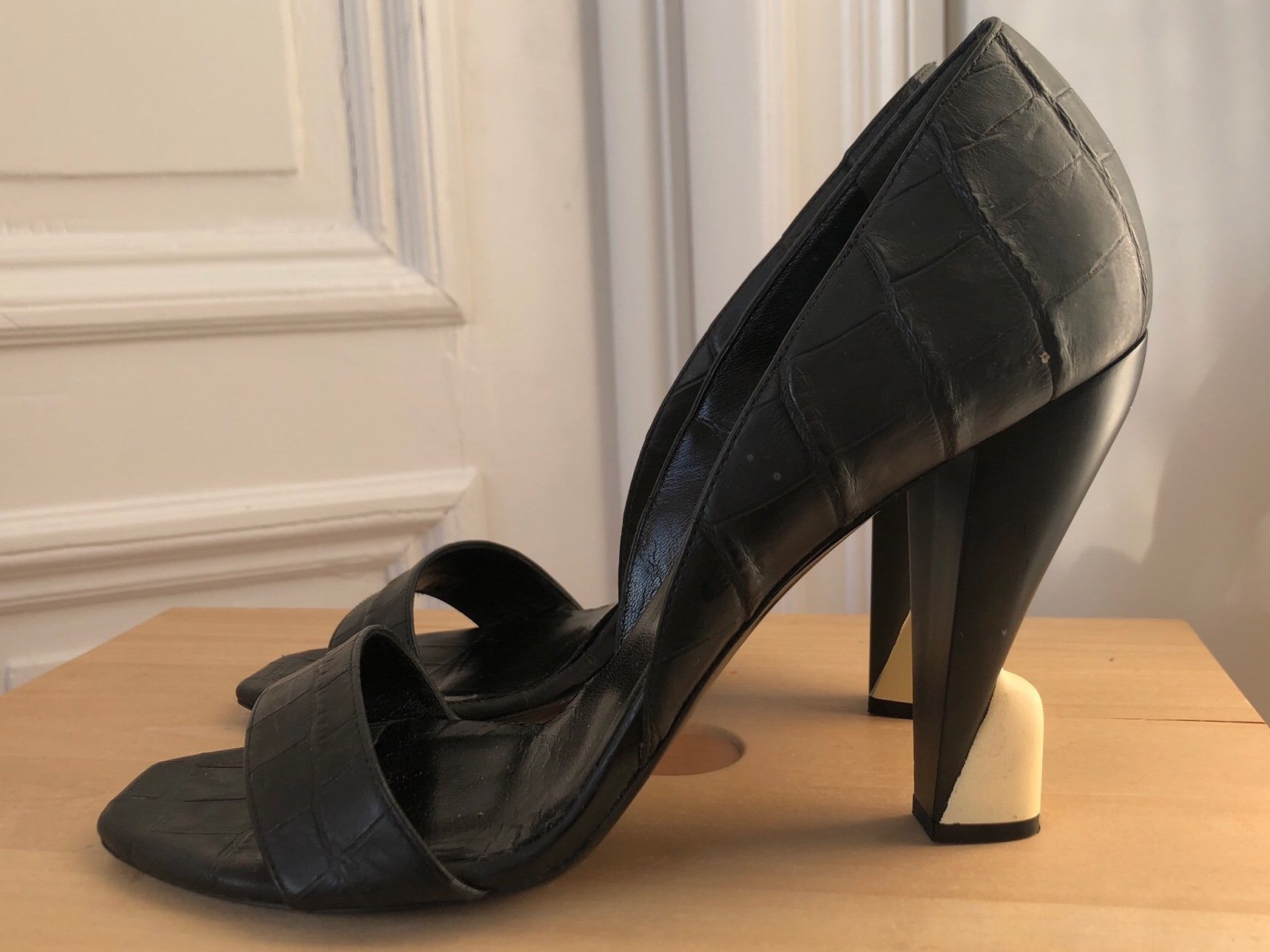 BALENCIAGA svarta öppna sandaler pumps skor läder skinn strl 39,5 BALENCIAGA svarta öppna sandaler pumps skor läder skinn strl 39,5