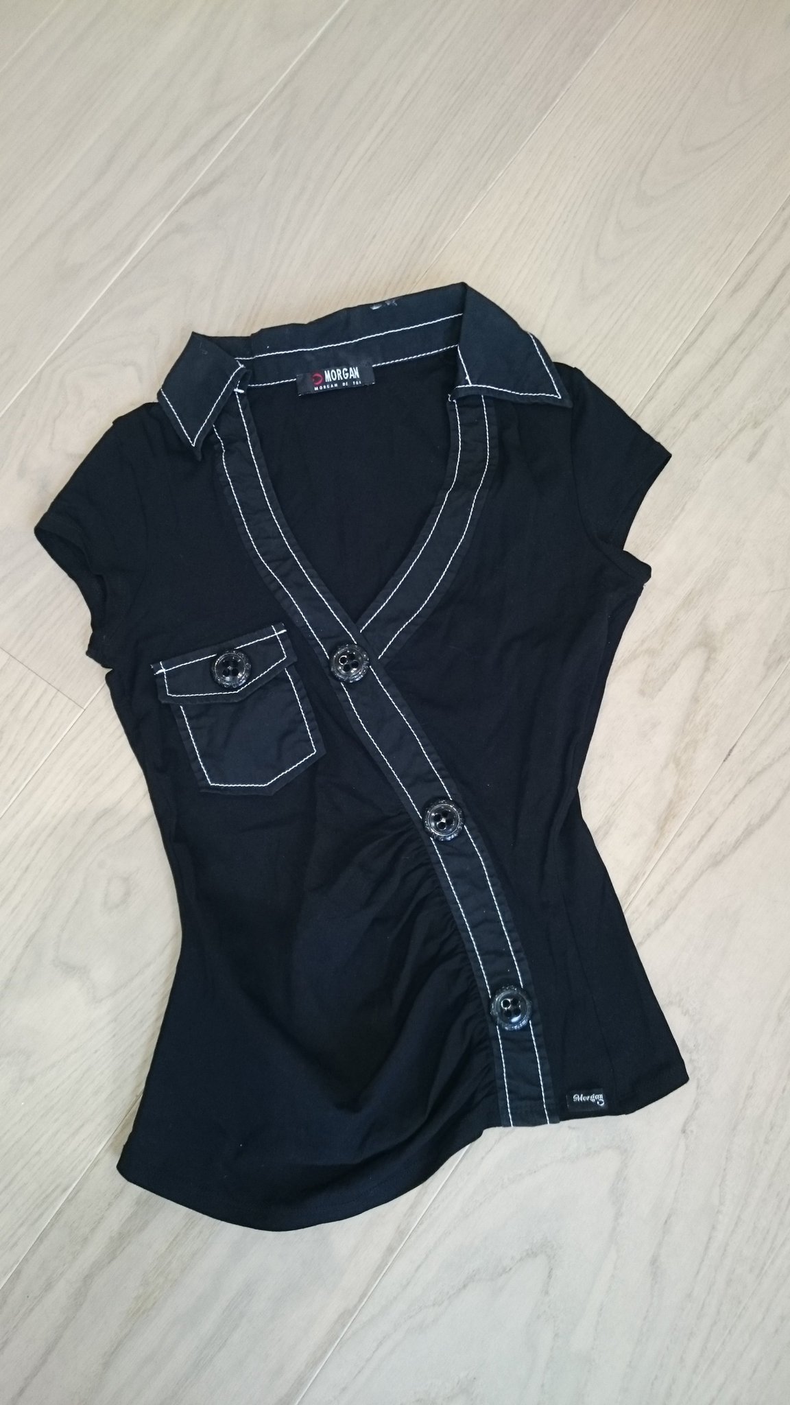 ** MORGAN - T-shirt med cool sned skärning - från Paris **