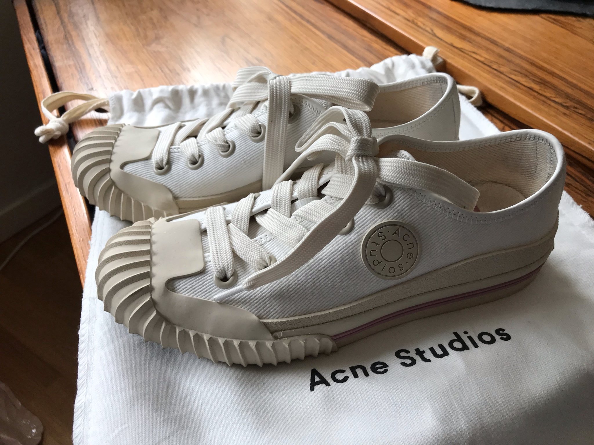 Acne Studios Low Top Sneakers Acne Studios Low Top Sneakers