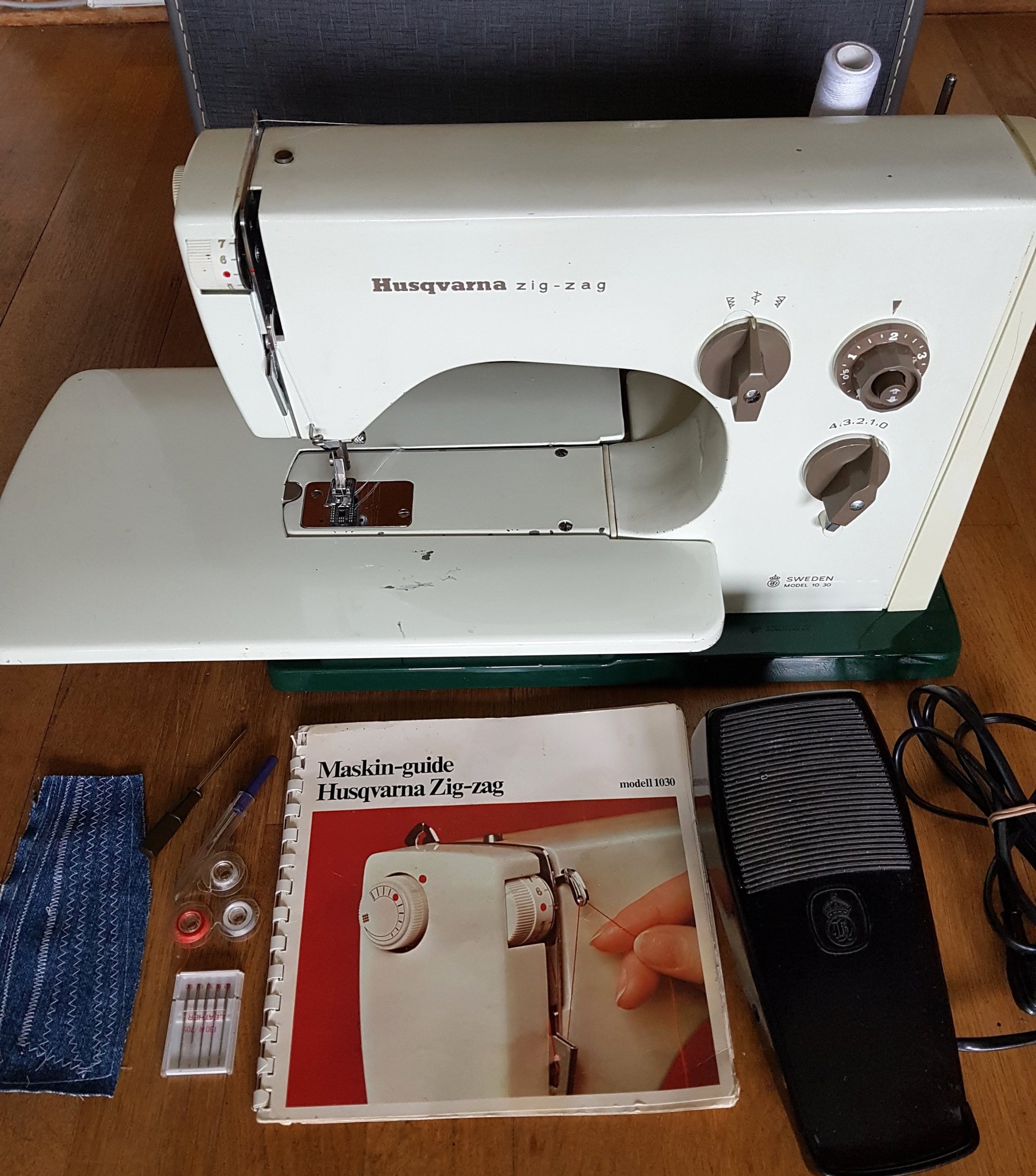 Symaskin Husqvarna Zig Zag MODEL 10 30 Köp på Tradera (545331558)