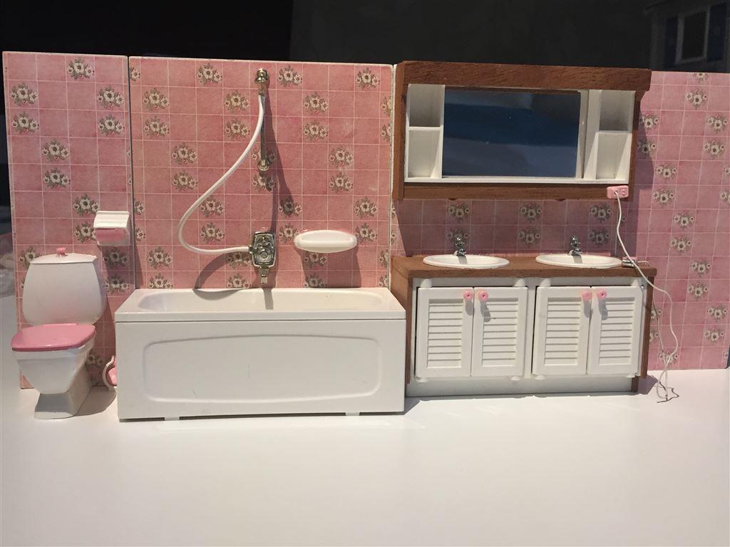Lundby dockskåp retro badrumsinredning, badkar, toalett, handfat, mkt